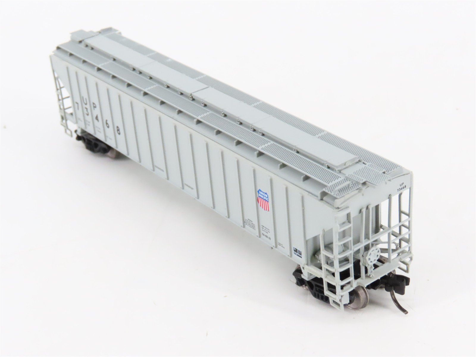N Scale InterMountain 653111-04 UP Union Pacific 3-Bay Covered Hopper 73468 RTR