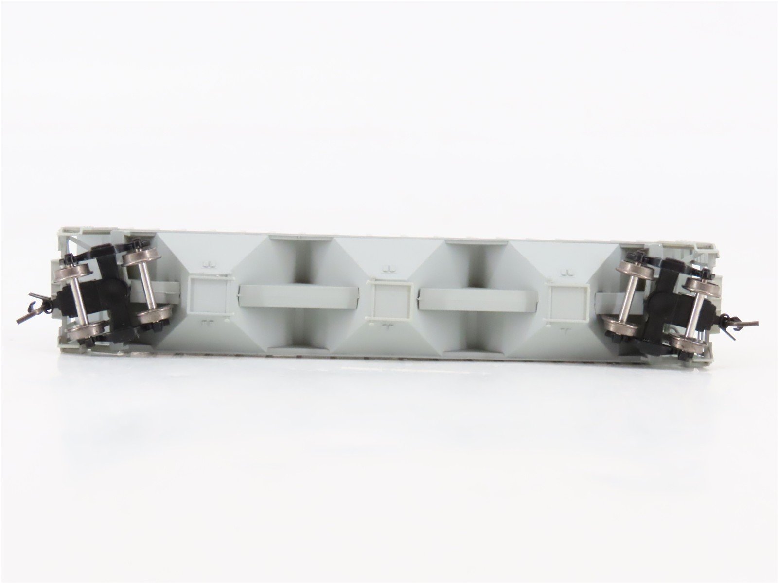 N Scale InterMountain 653111-04 UP Union Pacific 3-Bay Covered Hopper 73468 RTR