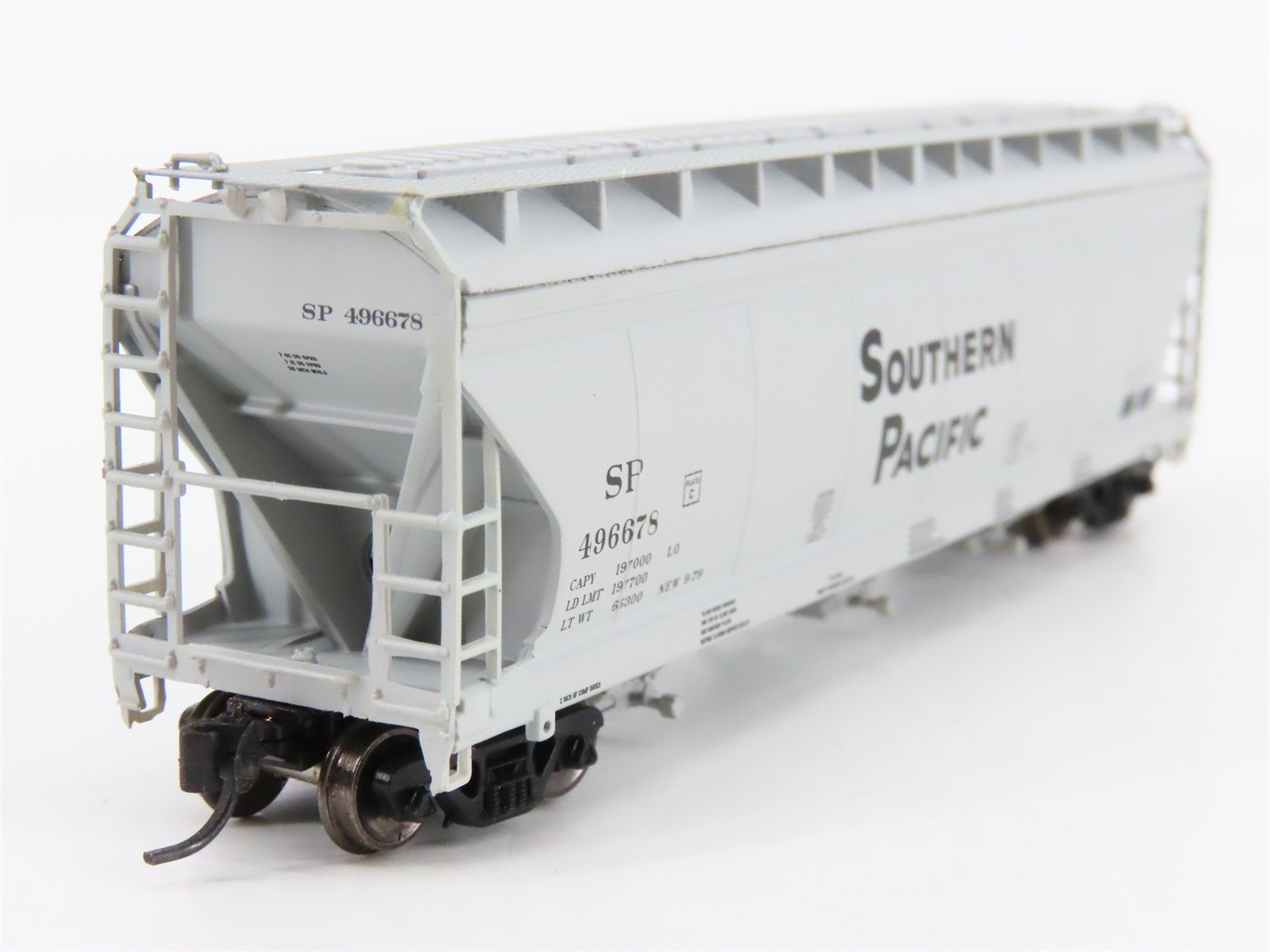 N Scale InterMountain 67003-28 SP Southern Pacific 3-Bay Covered Hopper RTR