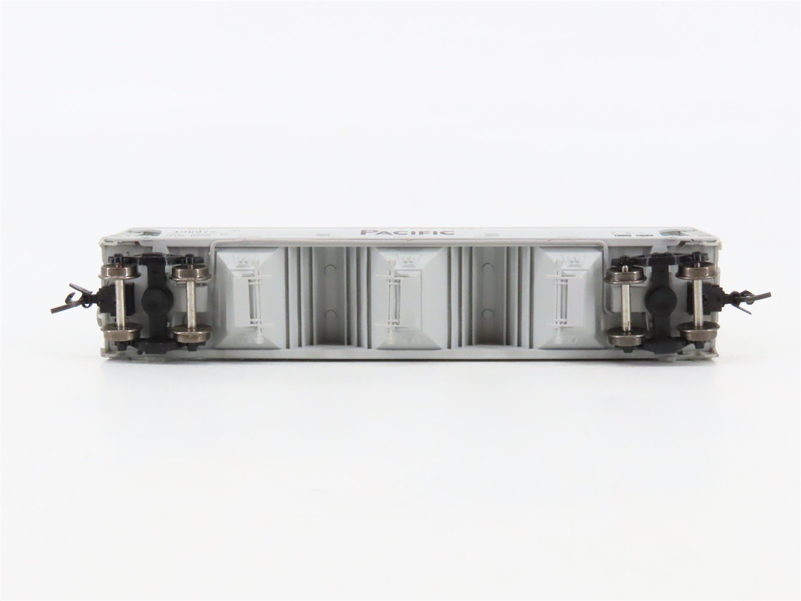 N Scale InterMountain 67003-28 SP Southern Pacific 3-Bay Covered Hopper RTR
