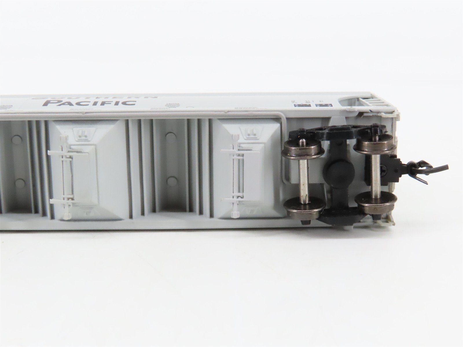 N Scale InterMountain 67003-28 SP Southern Pacific 3-Bay Covered Hopper RTR