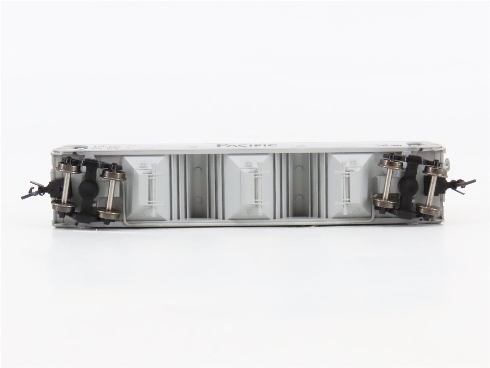 N Scale InterMountain 67003-23 SP Southern Pacific 3-Bay Covered Hopper RTR