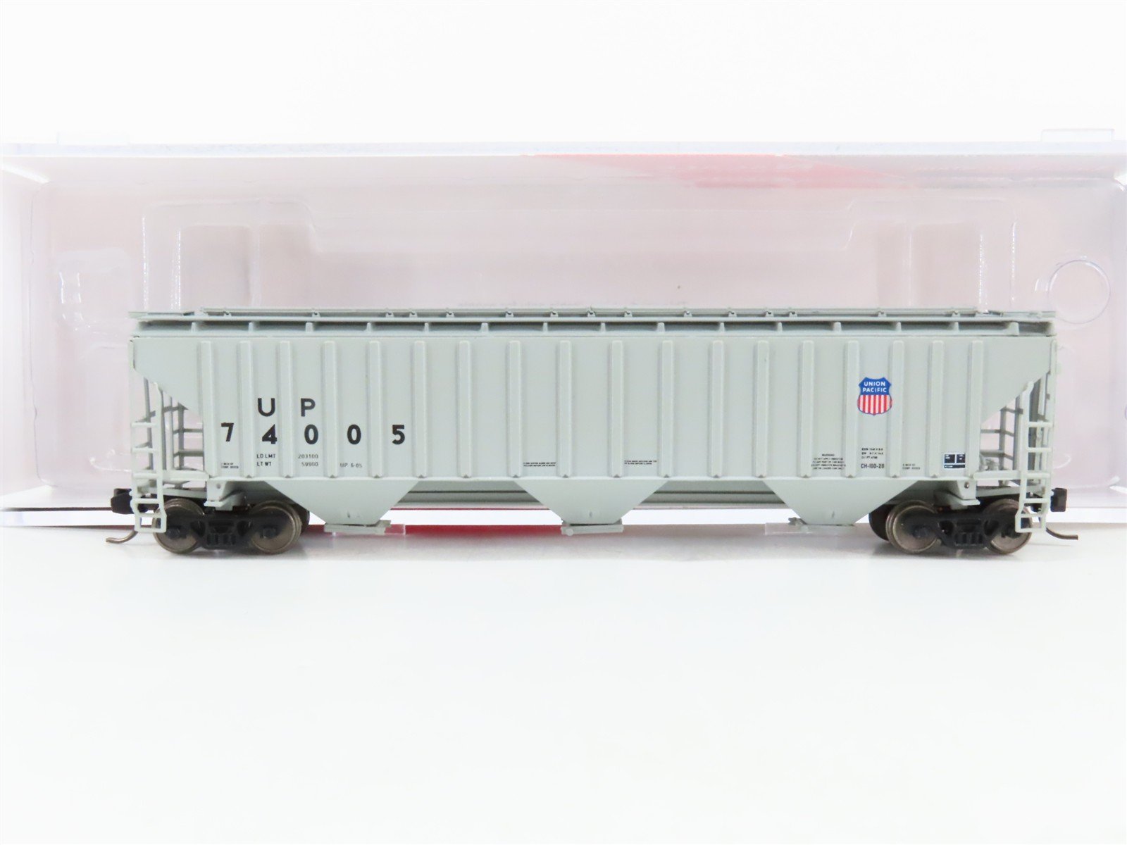 N Scale InterMountain 653111-06 UP Union Pacific 3-Bay Covered Hopper 74005 RTR
