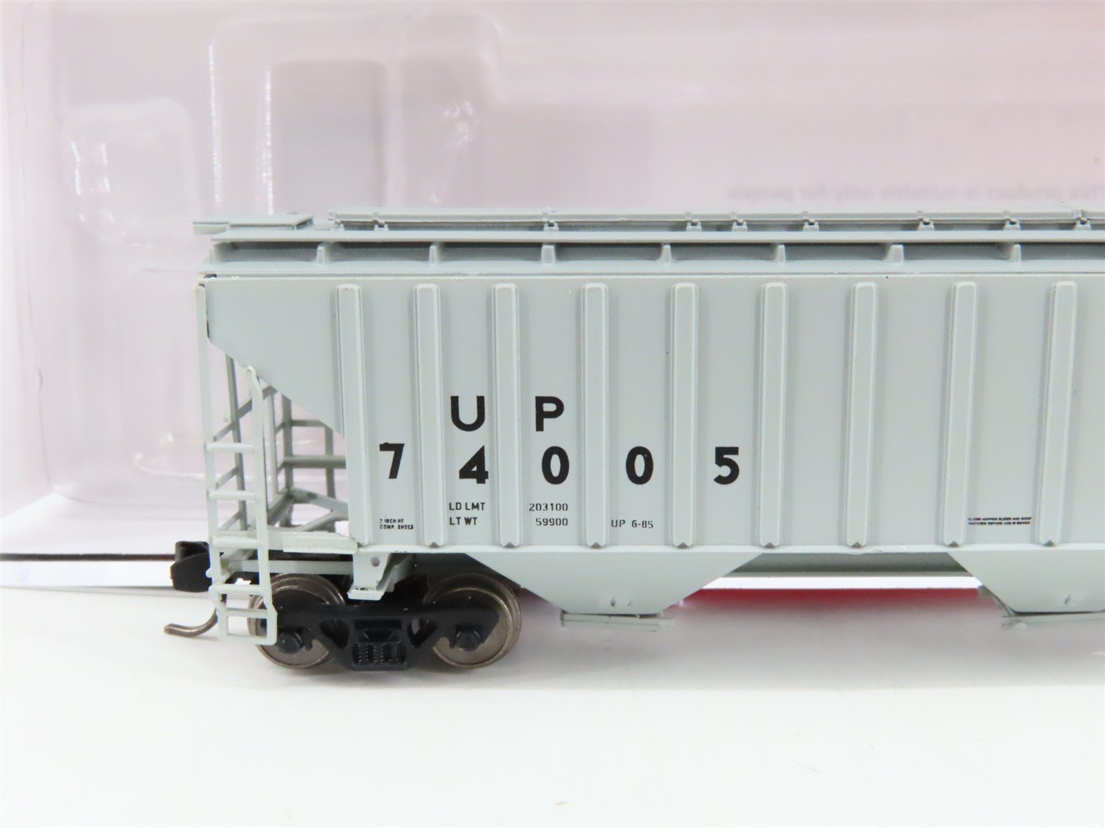 N Scale InterMountain 653111-06 UP Union Pacific 3-Bay Covered Hopper 74005 RTR