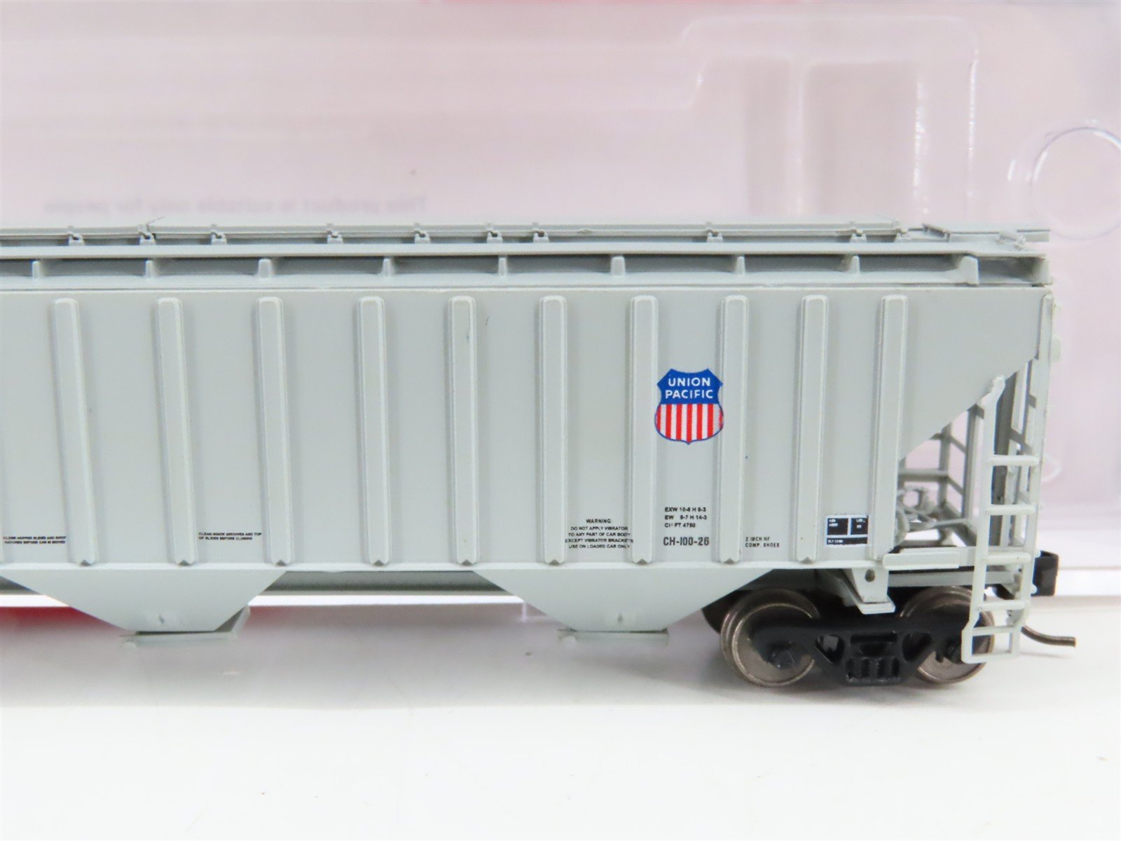 N Scale InterMountain 653111-06 UP Union Pacific 3-Bay Covered Hopper 74005 RTR