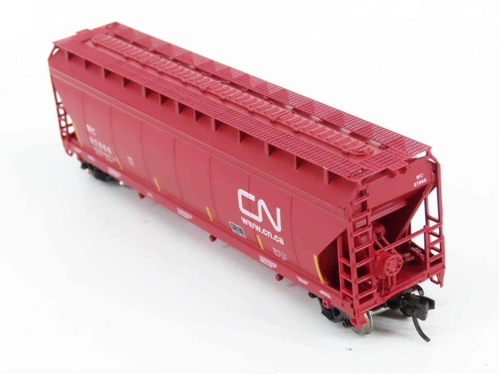 N Scale InterMountain 67091-06 WC Wisconsin Central 3-Bay Covered Hopper RTR