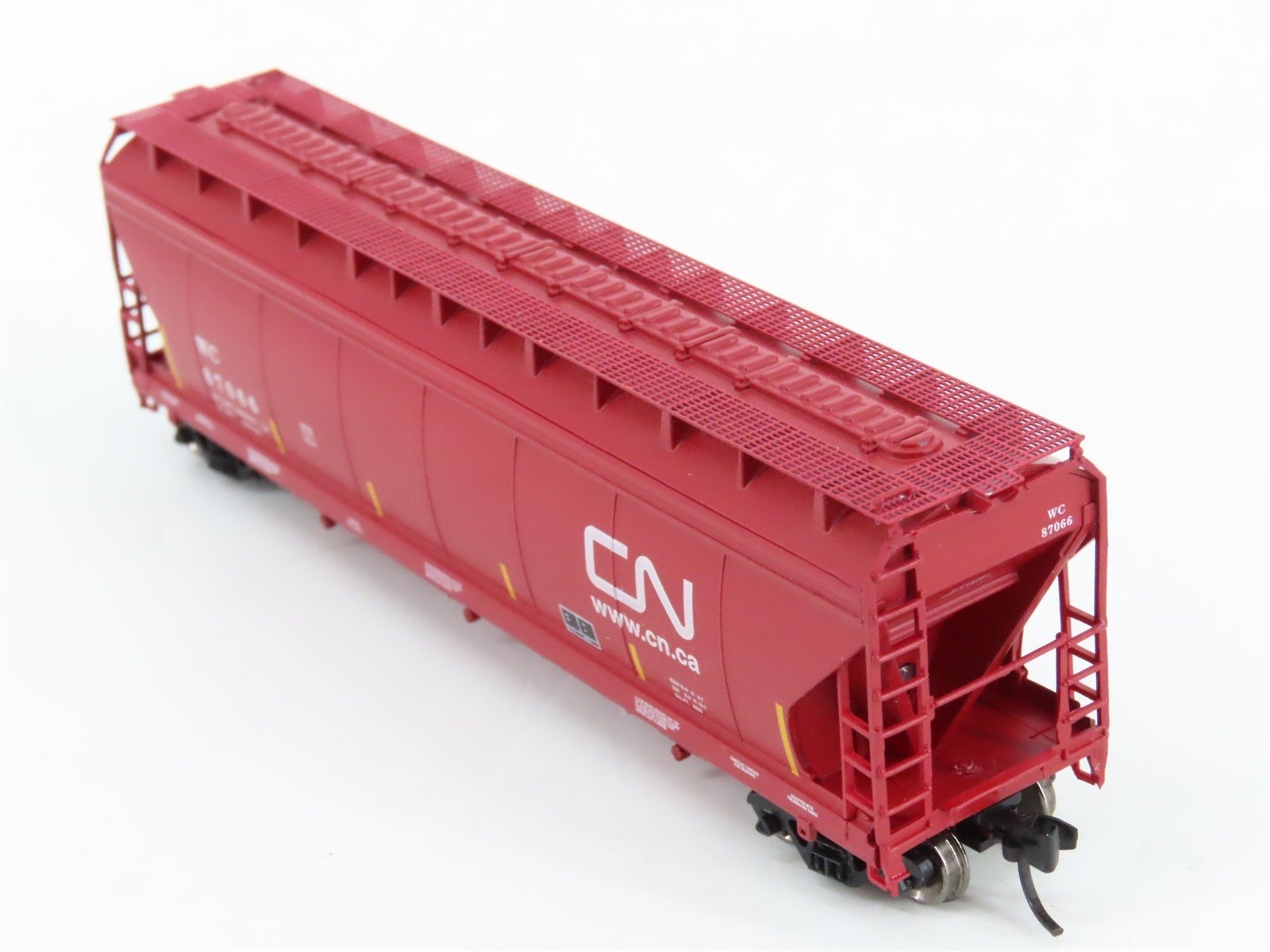 N Scale InterMountain 67091-06 WC Wisconsin Central 3-Bay Covered Hopper RTR