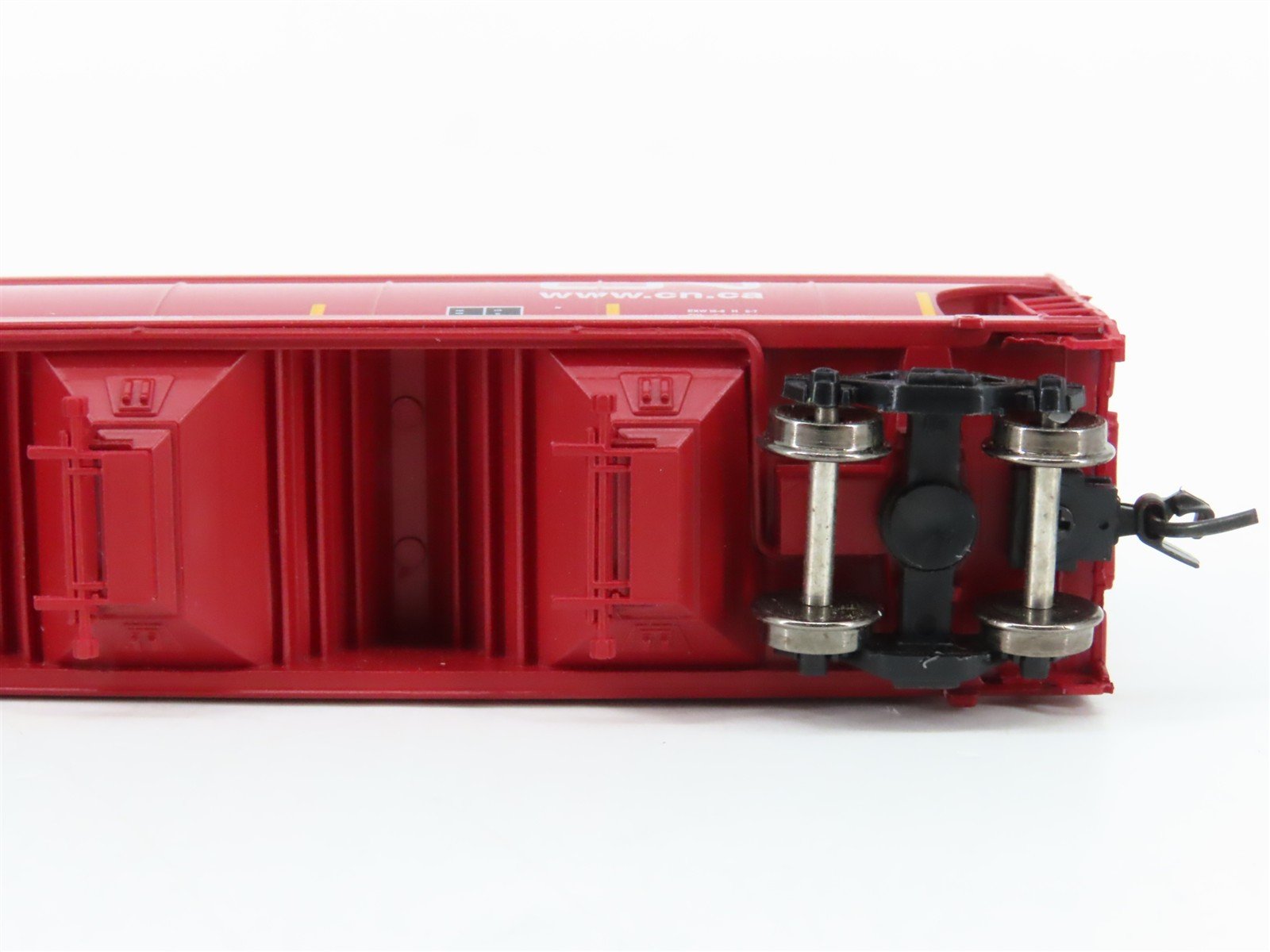 N Scale InterMountain 67091-06 WC Wisconsin Central 3-Bay Covered Hopper RTR