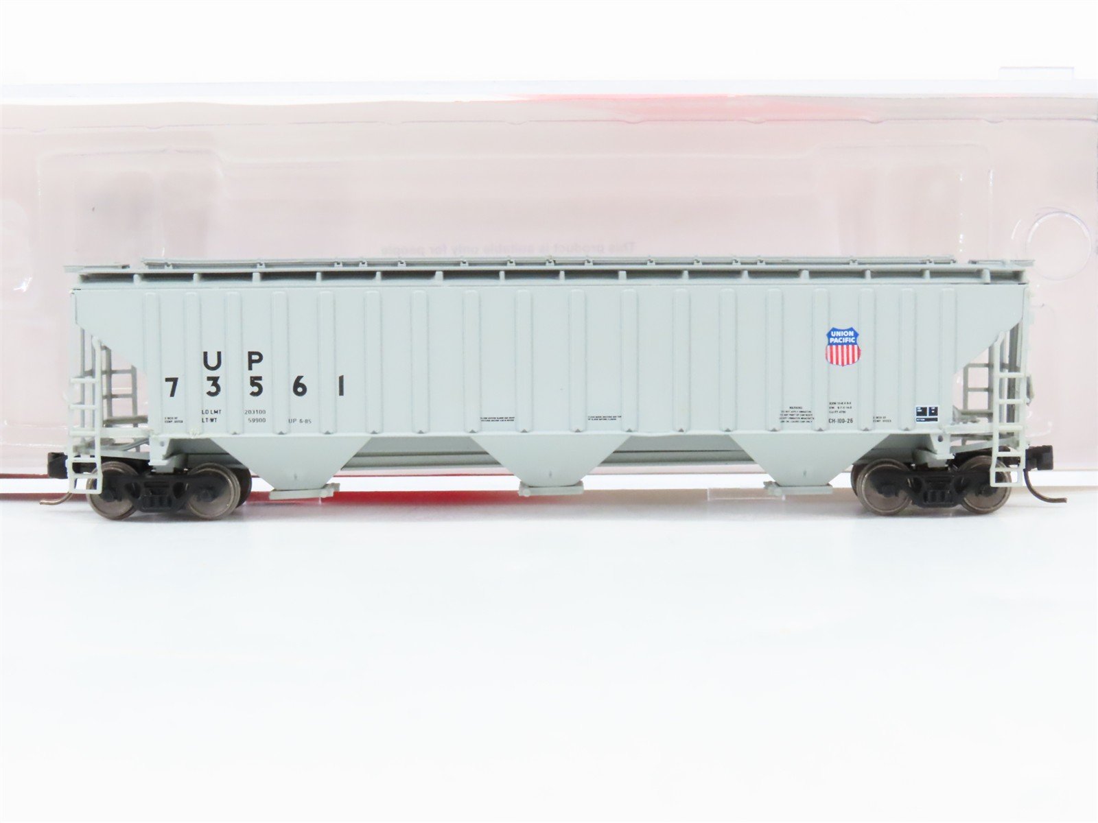 N Scale InterMountain 653111-05 UP Union Pacific 3-Bay Covered Hopper 73561 RTR