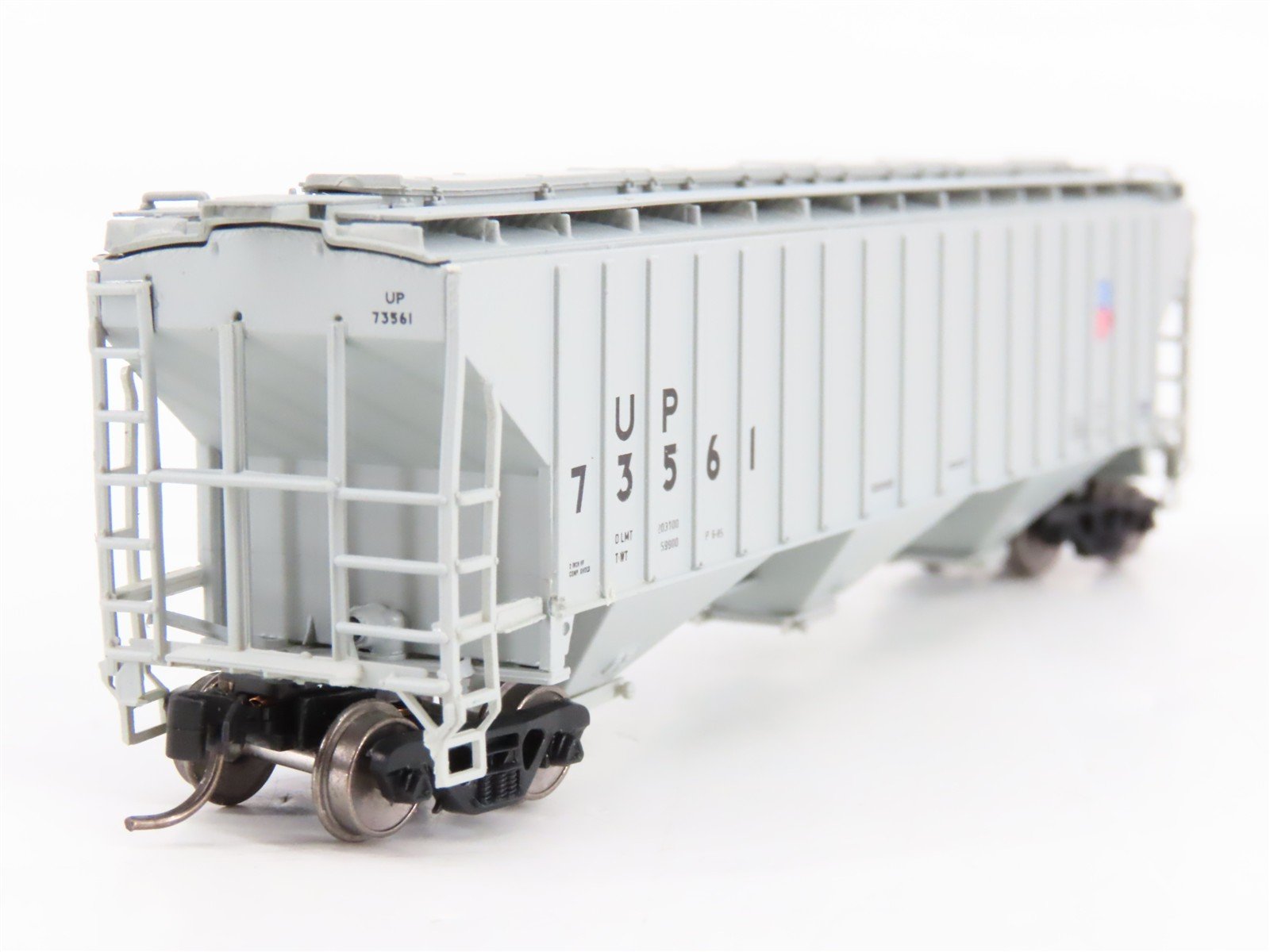 N Scale InterMountain 653111-05 UP Union Pacific 3-Bay Covered Hopper 73561 RTR