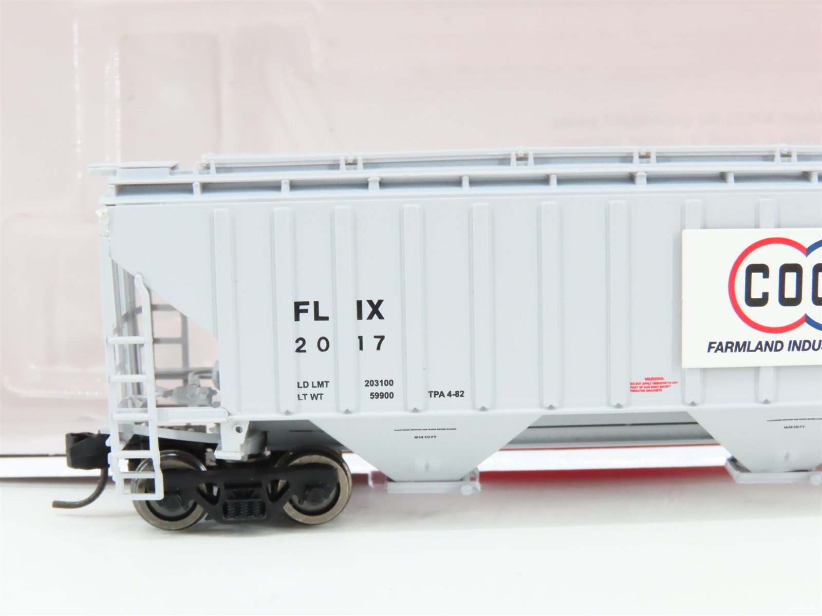 N Scale InterMountain 653112-01 FLIX Farmland Co-op 3-Bay Hopper 2017 RTR