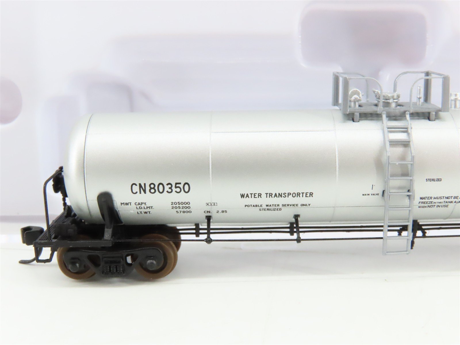 N Scale Atlas 50004633 CN Canadian National GATX 20,700 Gallon Tank Car RTR