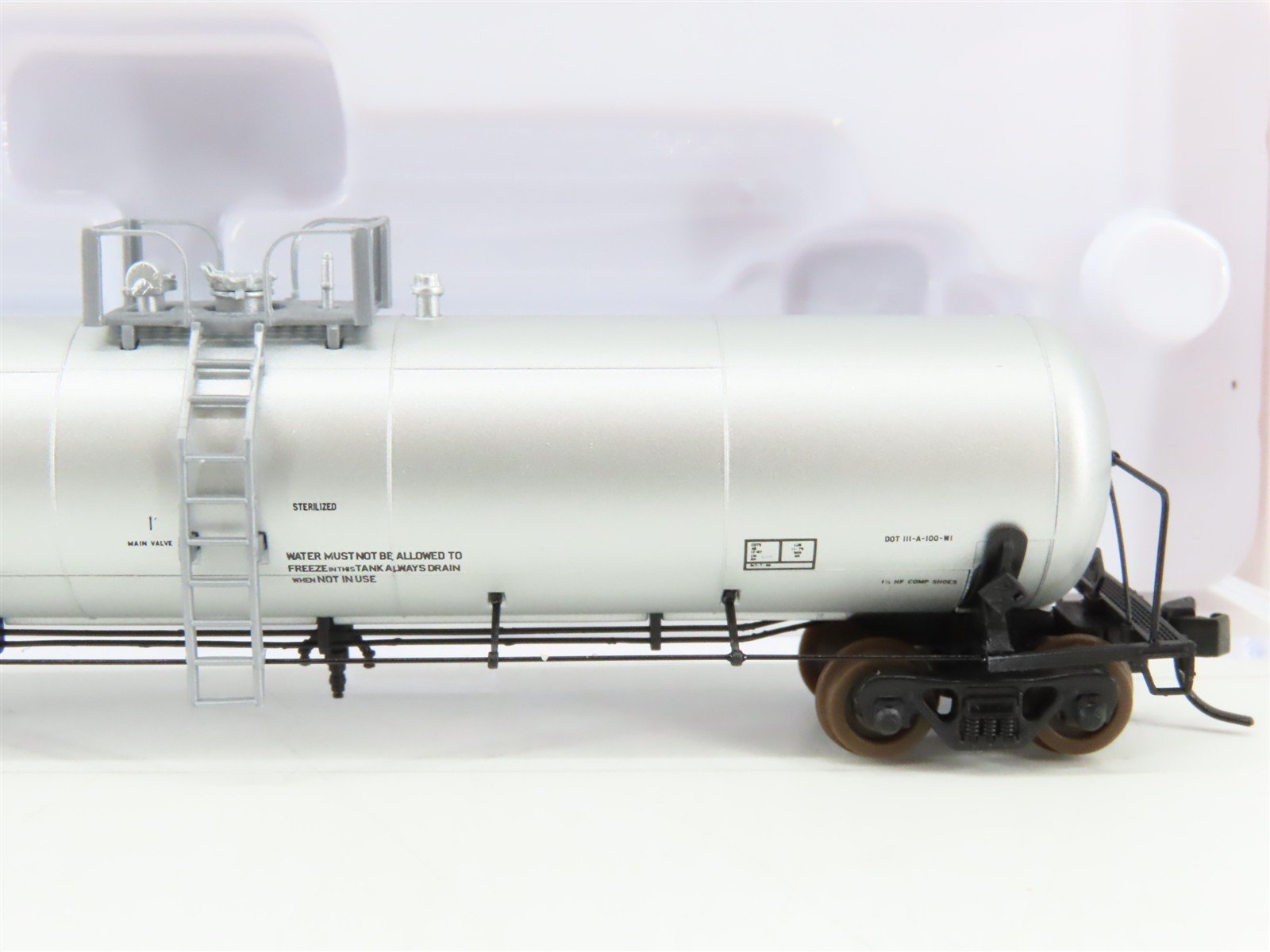 N Scale Atlas 50004633 CN Canadian National GATX 20,700 Gallon Tank Car RTR