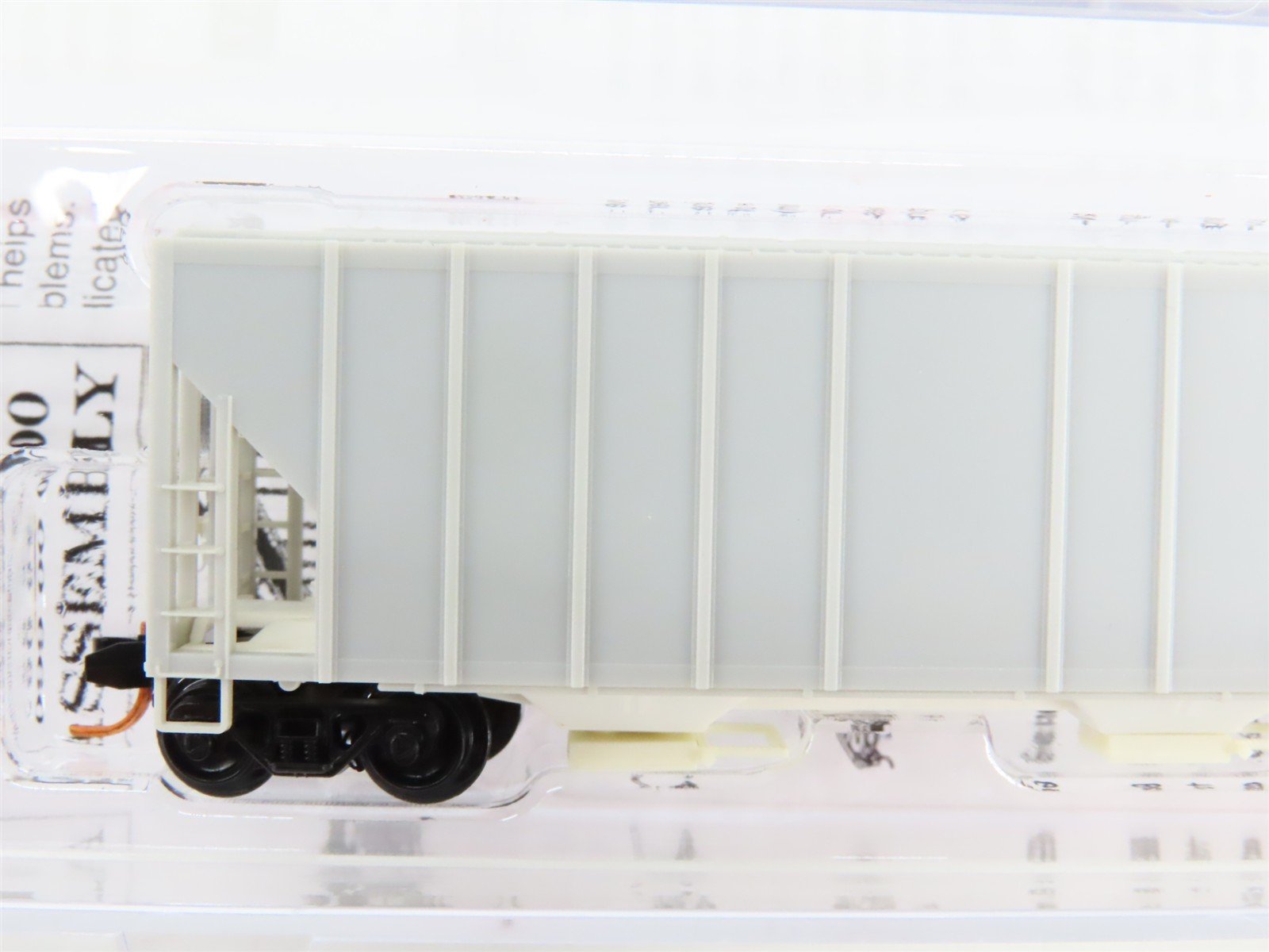 N Scale Micro-Trains 09900000 Undecorated Evans 3-Bay Covered Hopper RTR