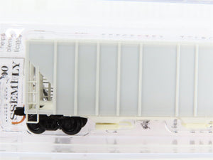 N Scale Micro-Trains 09900000 Undecorated Evans 3-Bay Covered Hopper RTR