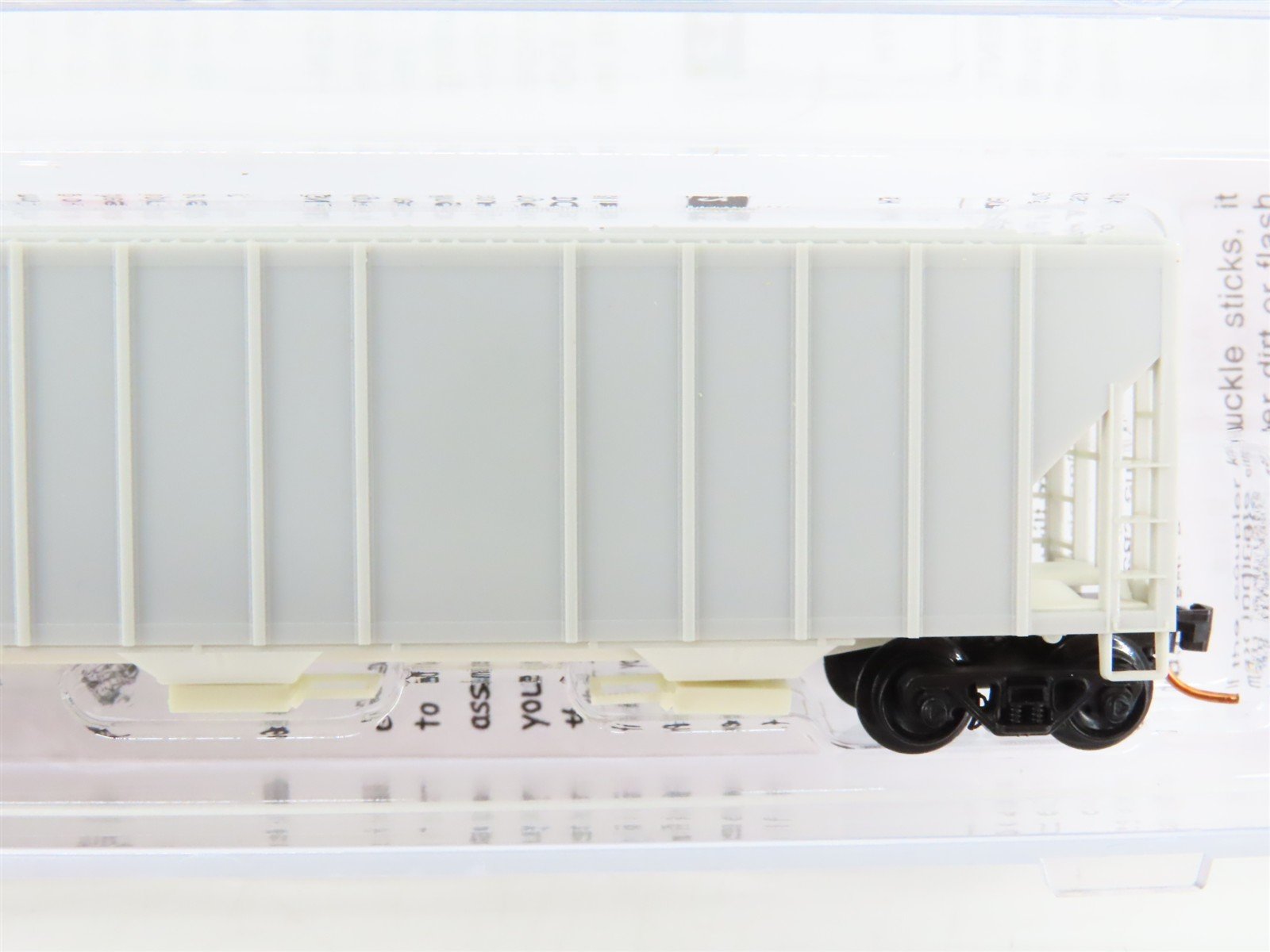 N Scale Micro-Trains 09900000 Undecorated Evans 3-Bay Covered Hopper RTR