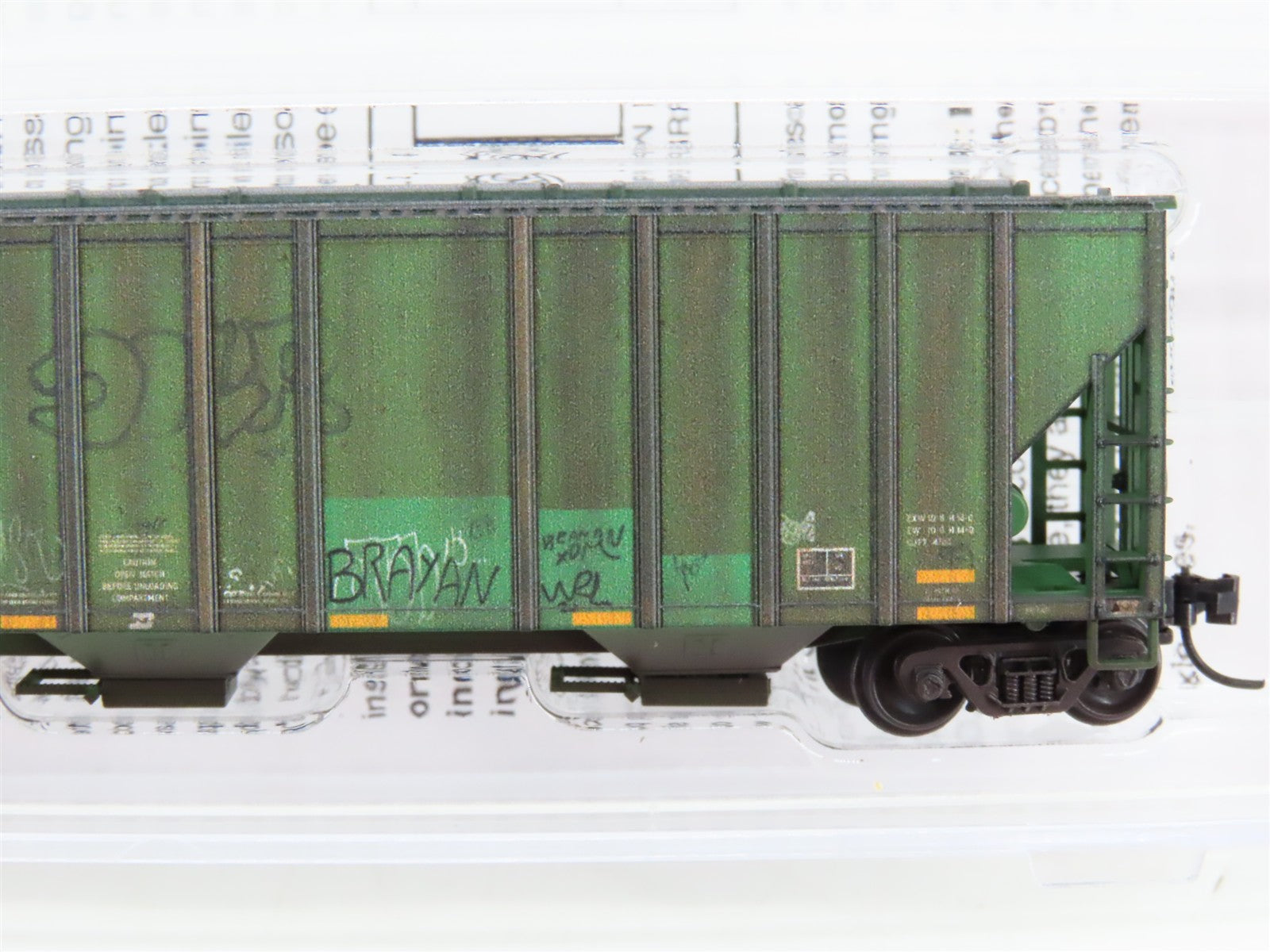 N Scale Micro-Trains 09953240 BN Burlington Northern 3-Bay Covered Hopper RTR