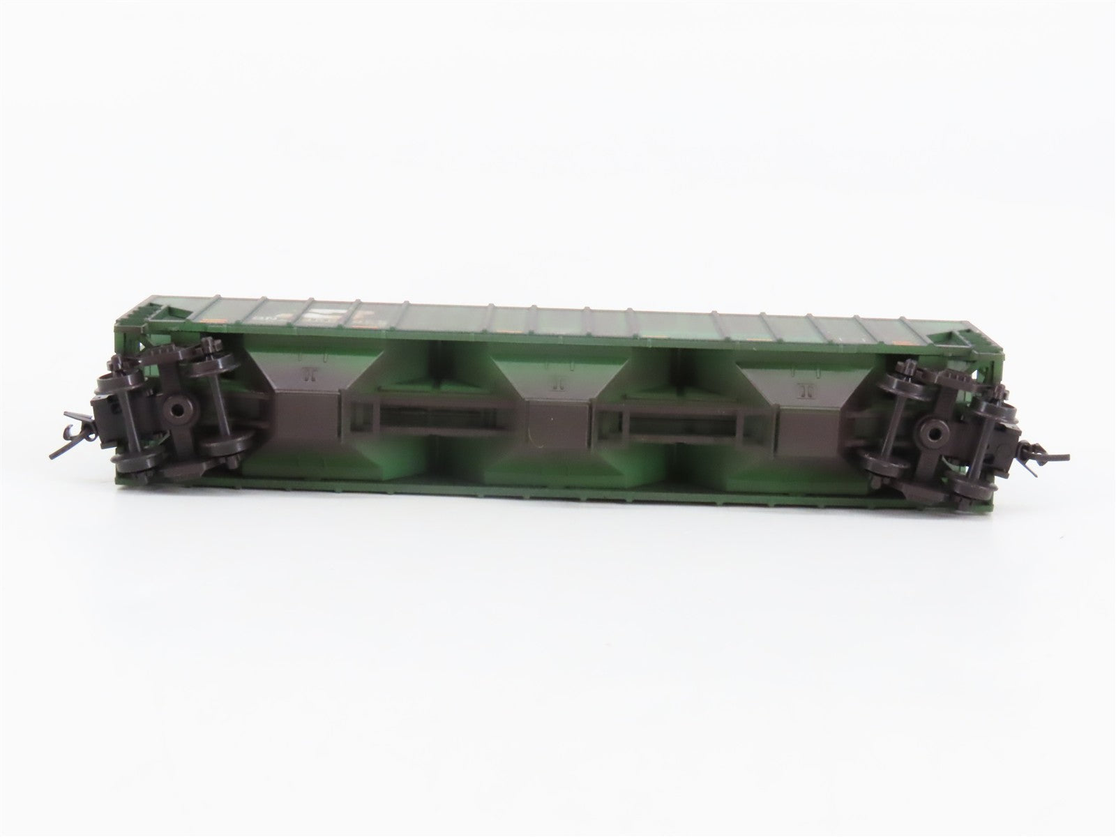 N Scale Micro-Trains 09953240 BN Burlington Northern 3-Bay Covered Hopper RTR