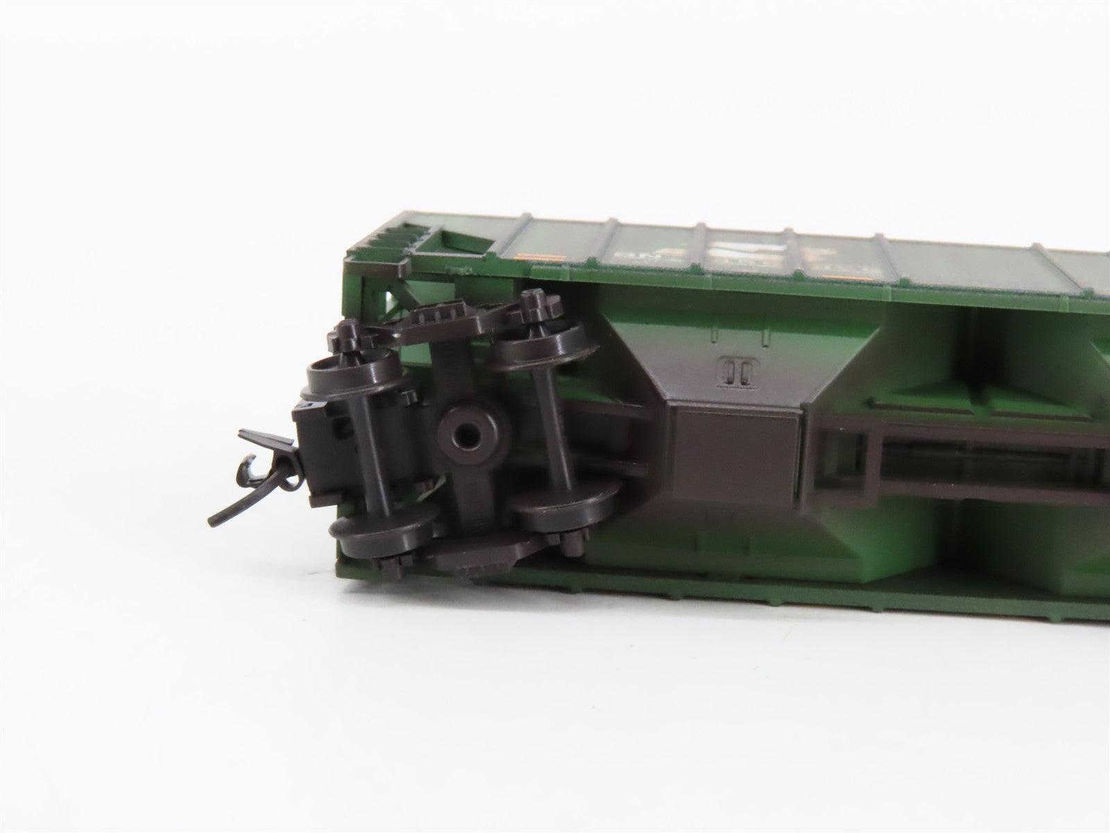 N Scale Micro-Trains 09953240 BN Burlington Northern 3-Bay Covered Hopper RTR