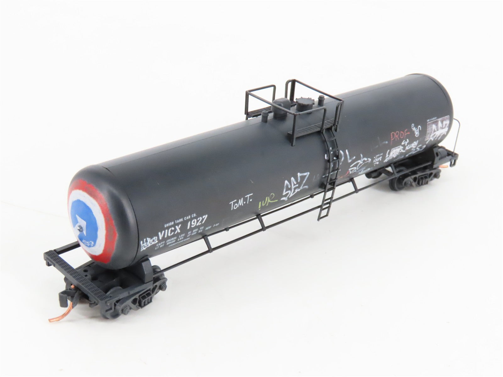 N Scale Micro-Trains 11044390 VICX Union Tank Car Company 56' Tank Car 1927 RTR