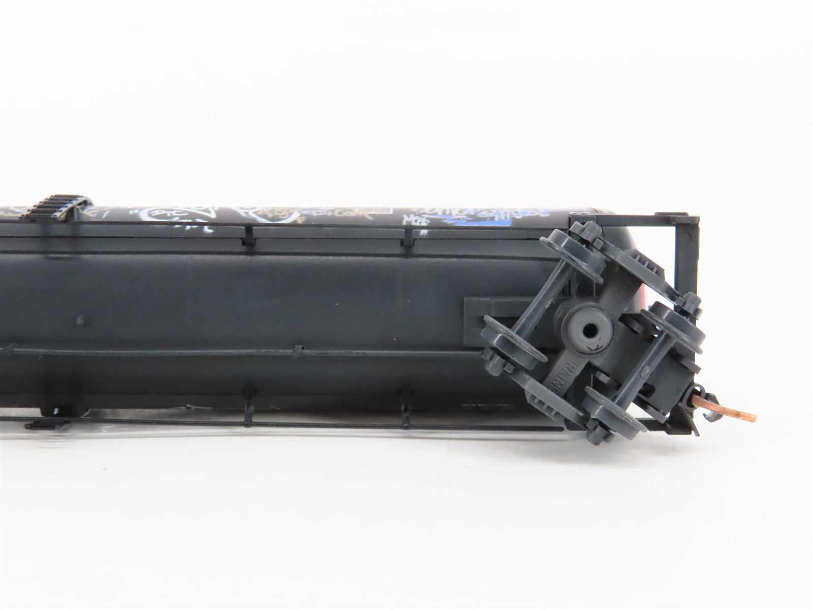 N Scale Micro-Trains 11044390 VICX Union Tank Car Company 56' Tank Car 1927 RTR