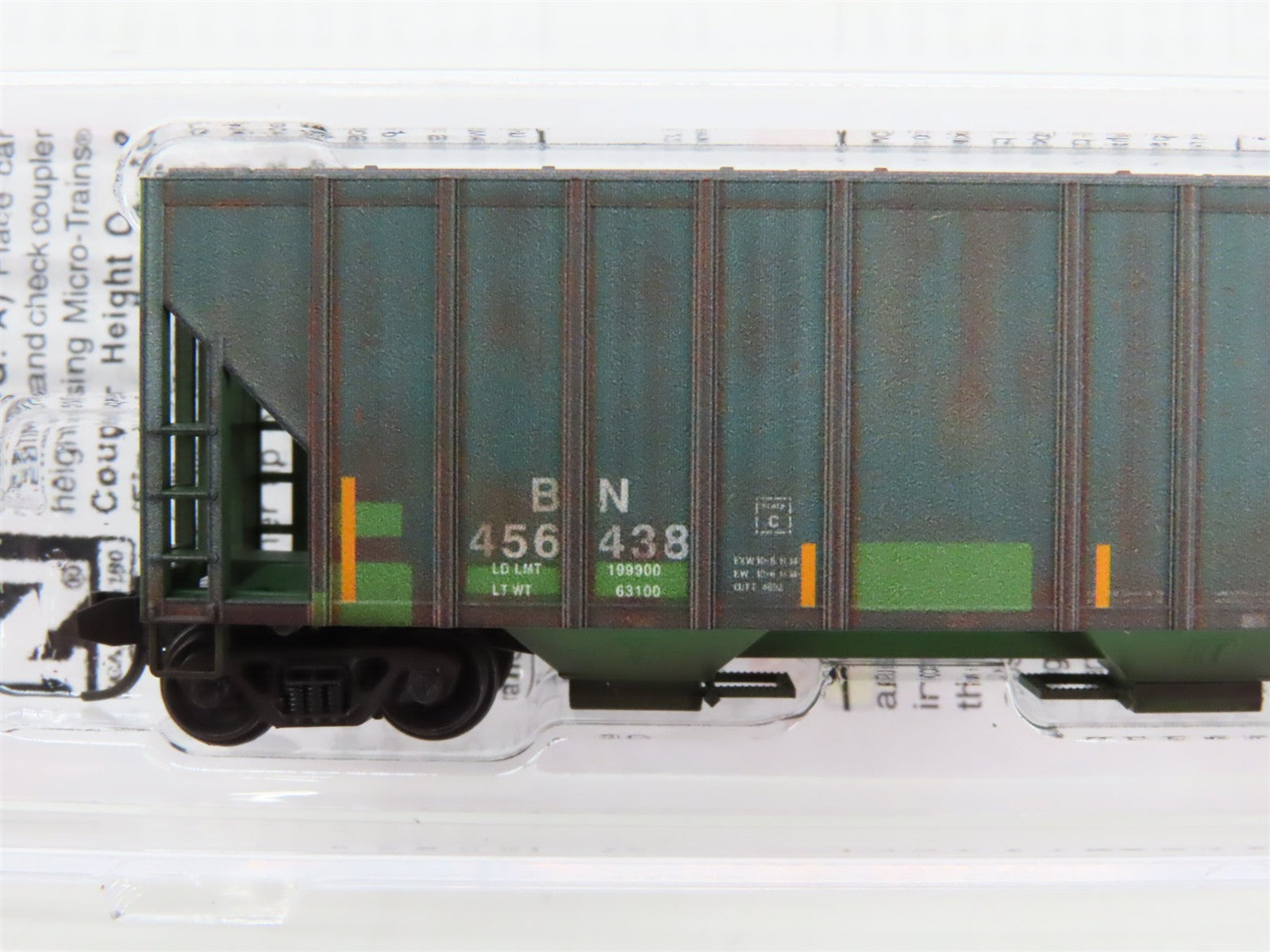 N Scale Micro-Trains 09951230 BN Burlington Northern 3-Bay Covered Hopper RTR