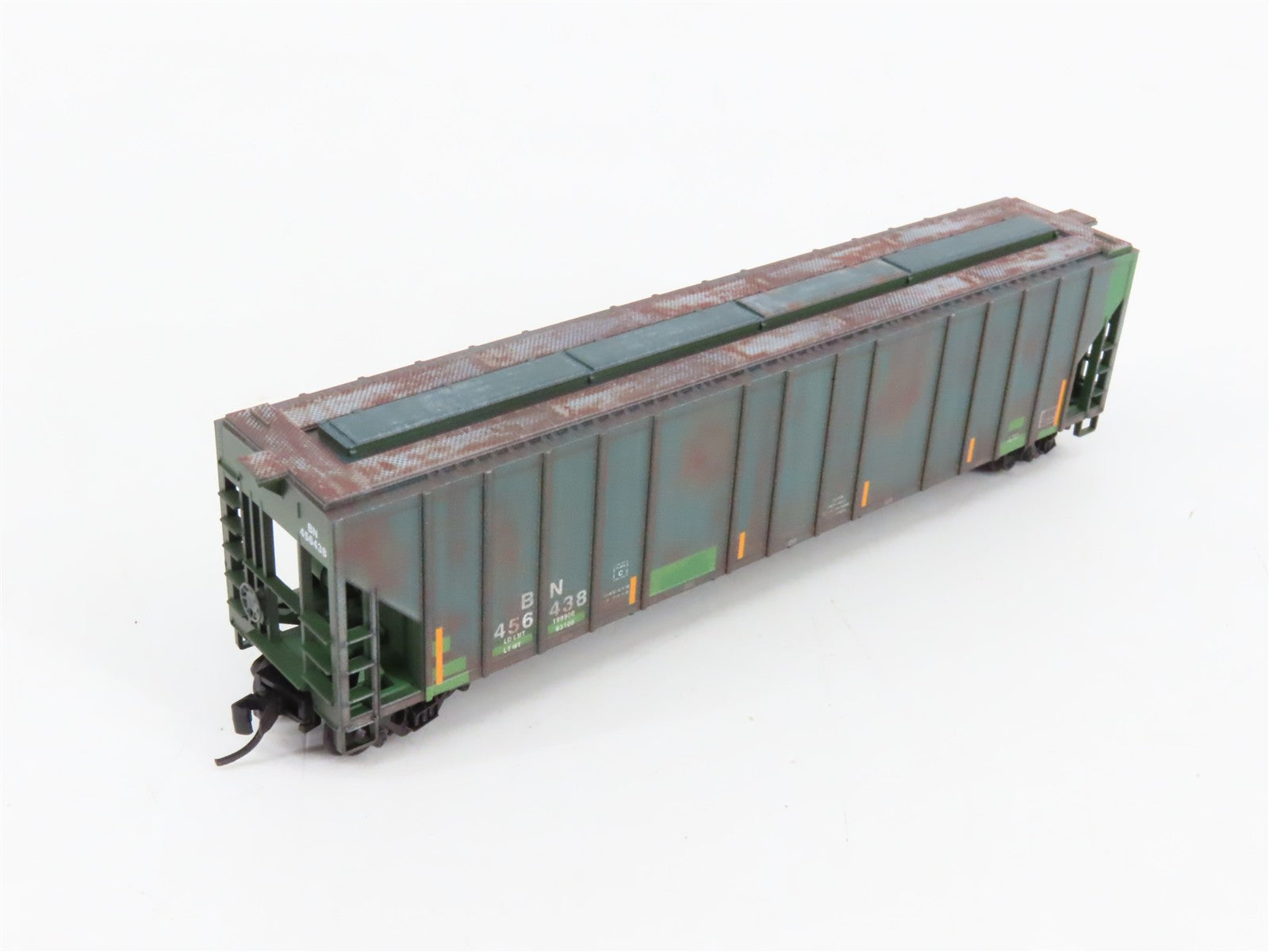 N Scale Micro-Trains 09951230 BN Burlington Northern 3-Bay Covered Hopper RTR