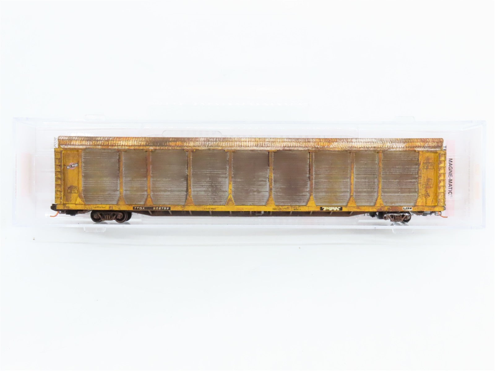 N Scale Micro-Trains 11100230 Chicago & North Western 89' Auto Carrier RTR