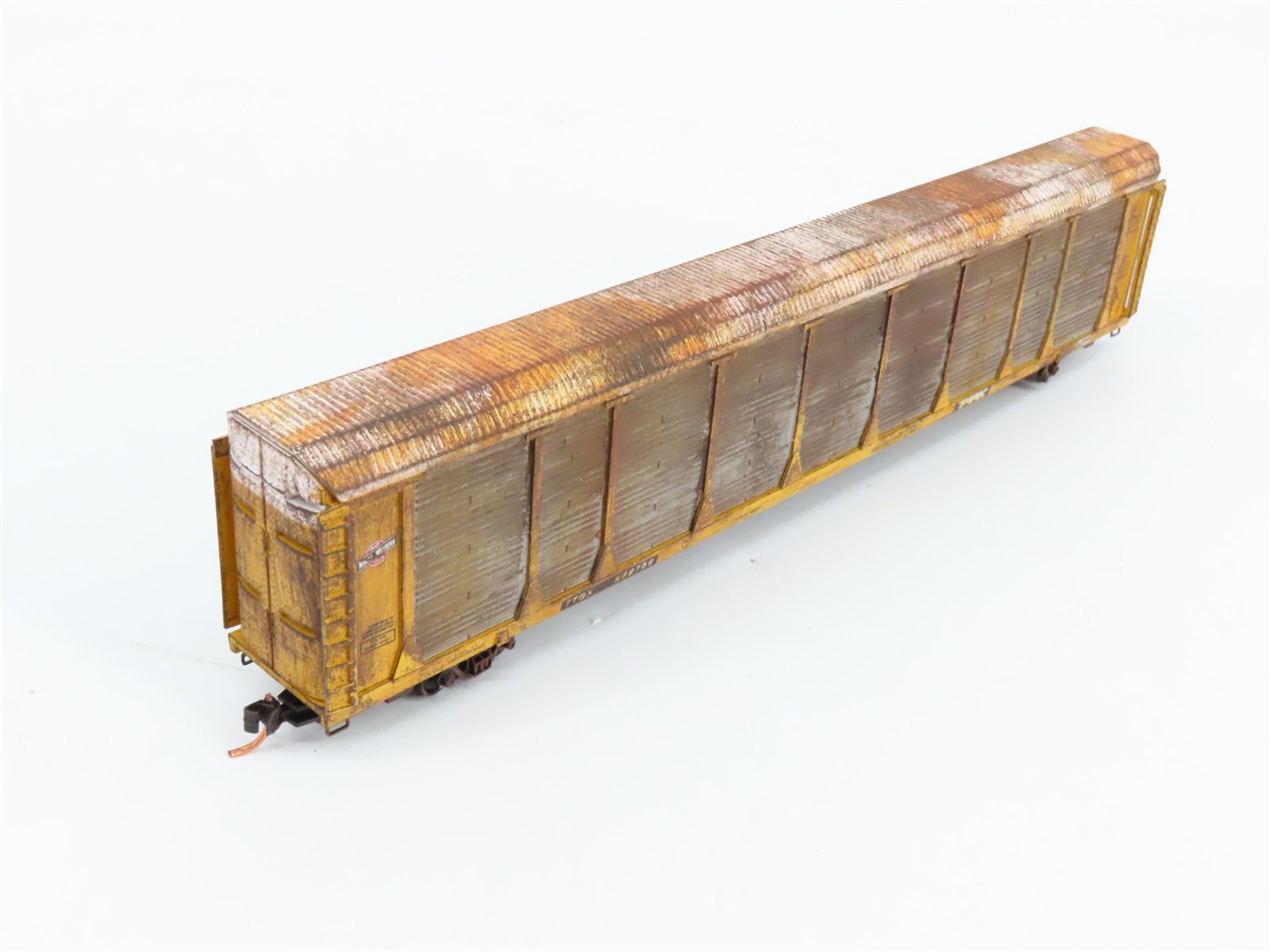 N Scale Micro-Trains 11100230 Chicago & North Western 89' Auto Carrier RTR