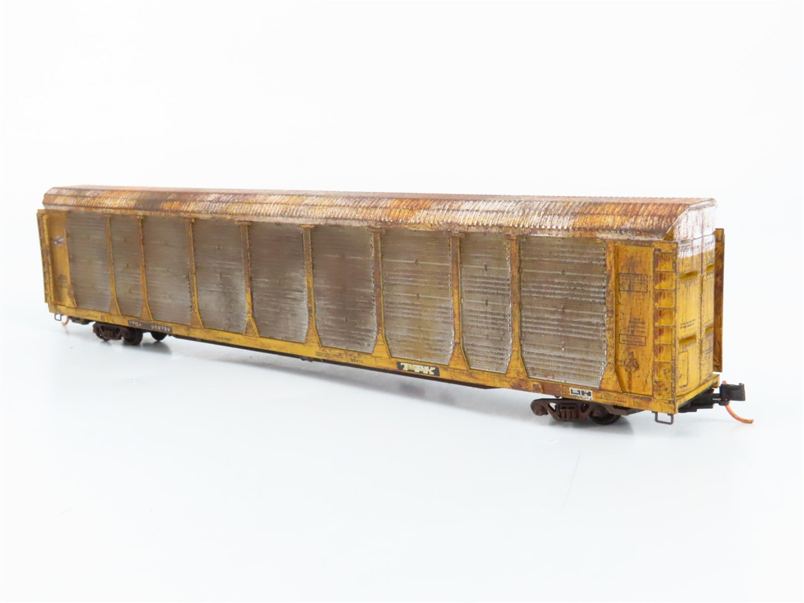 N Scale Micro-Trains 11100230 Chicago & North Western 89' Auto Carrier RTR