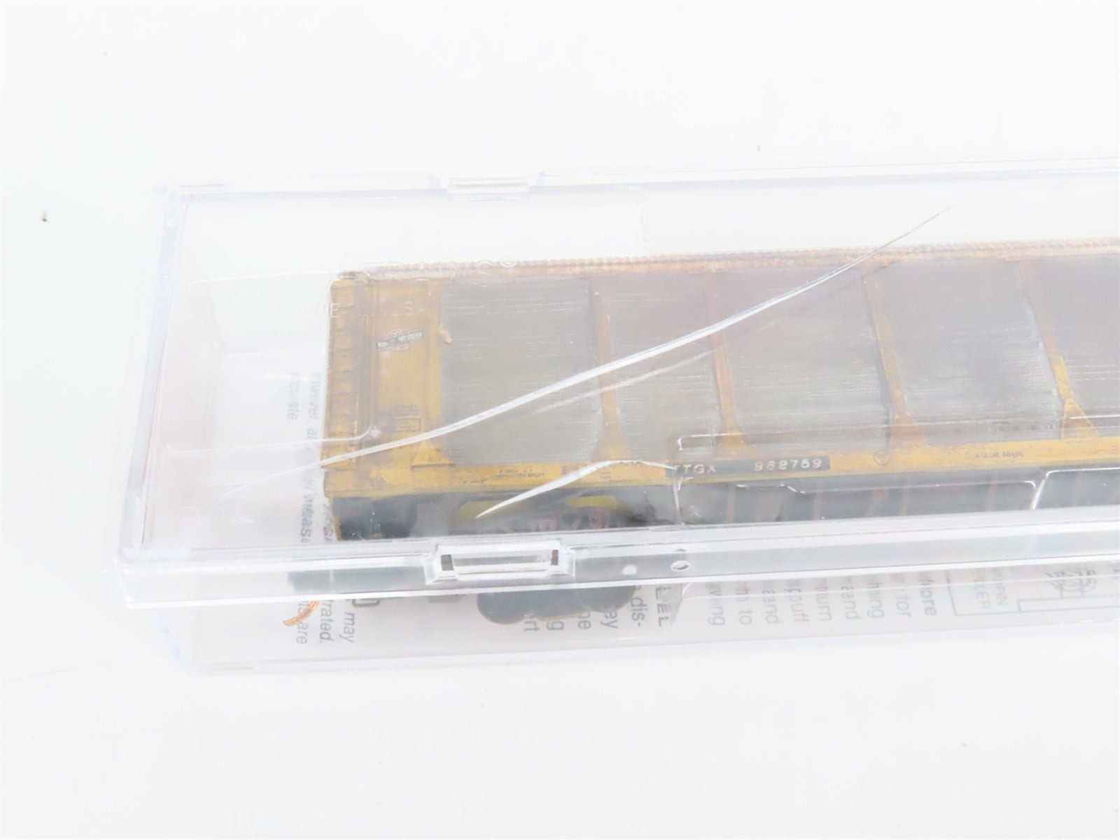 N Scale Micro-Trains 11100230 Chicago & North Western 89' Auto Carrier RTR