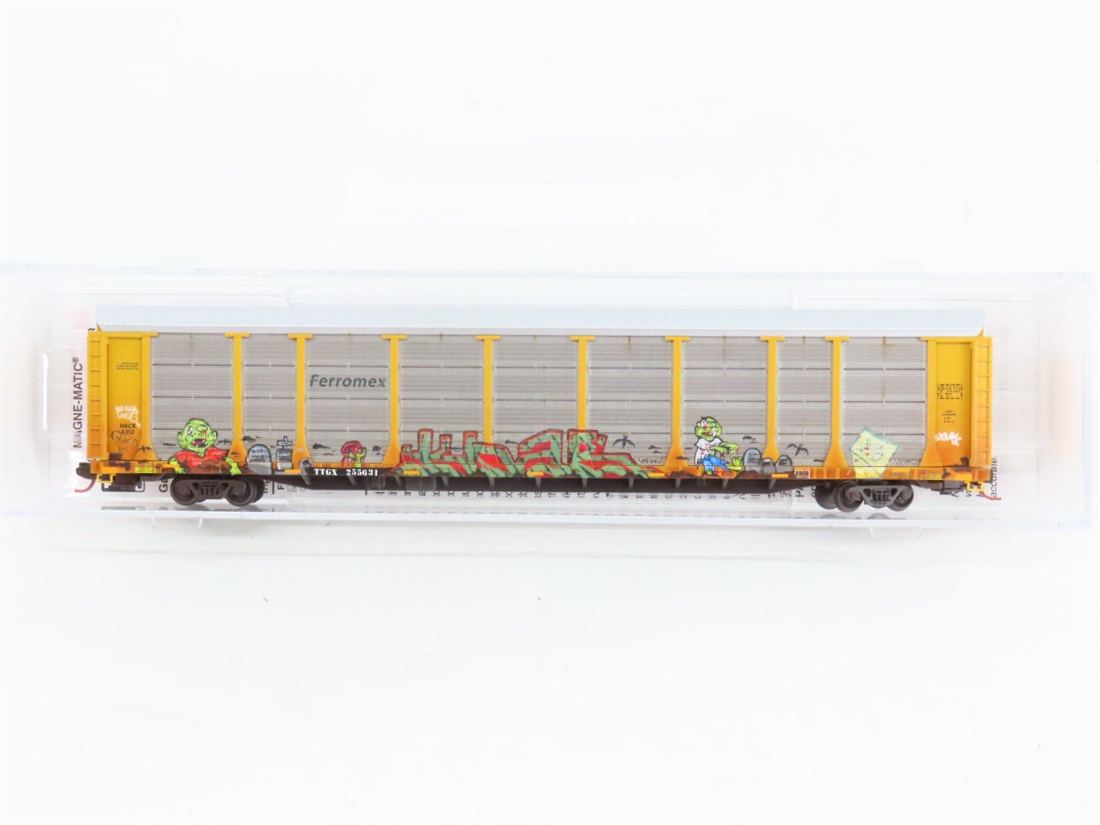 N Scale Micro-Trains 11144120 Ferromex 89' Tri-Level Closed Auto Carrier RTR
