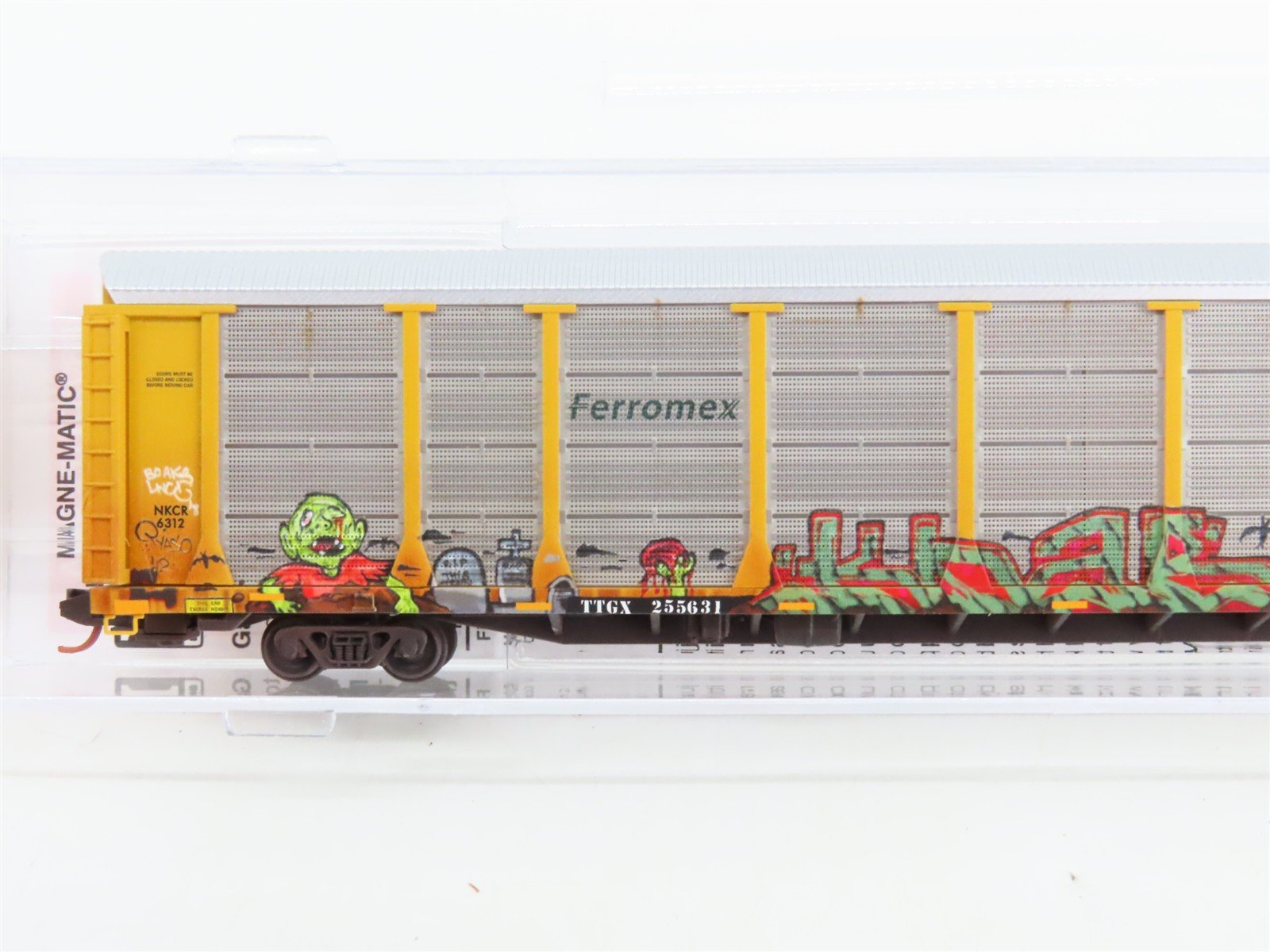 N Scale Micro-Trains 11144120 Ferromex 89' Tri-Level Closed Auto Carrier RTR
