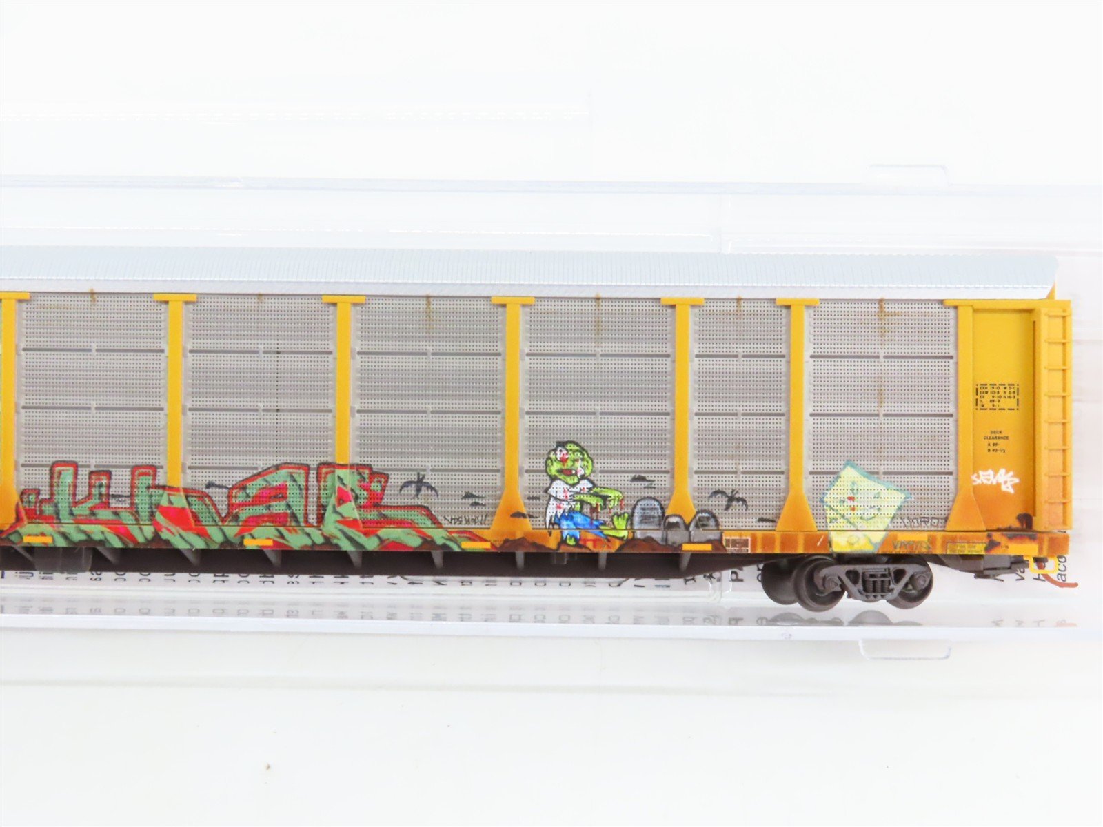 N Scale Micro-Trains 11144120 Ferromex 89' Tri-Level Closed Auto Carrier RTR
