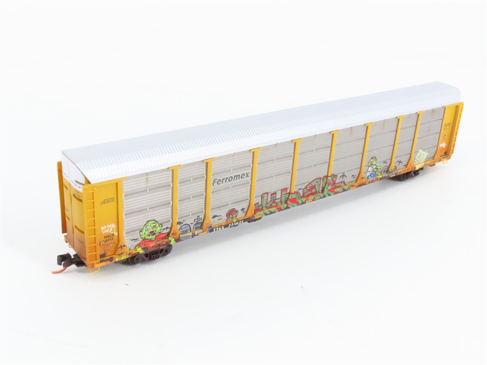 N Scale Micro-Trains 11144120 Ferromex 89' Tri-Level Closed Auto Carrier RTR