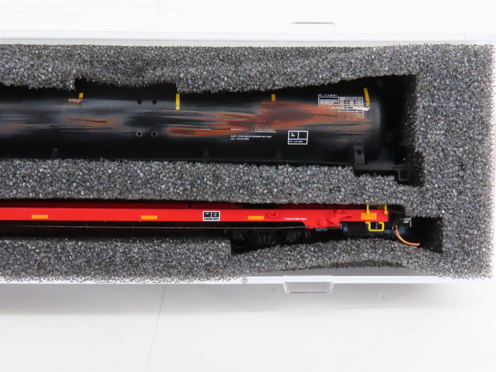 N Scale Micro-Trains 07100570 QUAX Salvage Pack #1 89' Flat Car w/ Tank Car