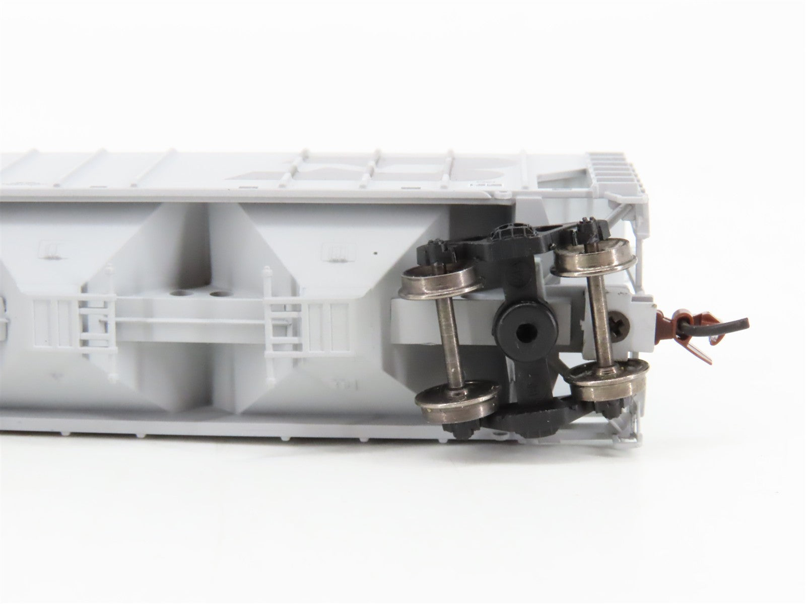 N Scale BLMA Models 11019 Burlington Northern PS-4000 3-Bay Covered Hopper RTR