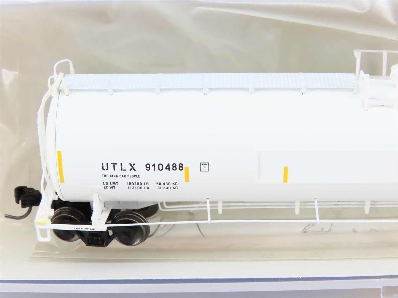 N Scale Athearn ATH23532 UTLX UTC 33K Gallon LPG 