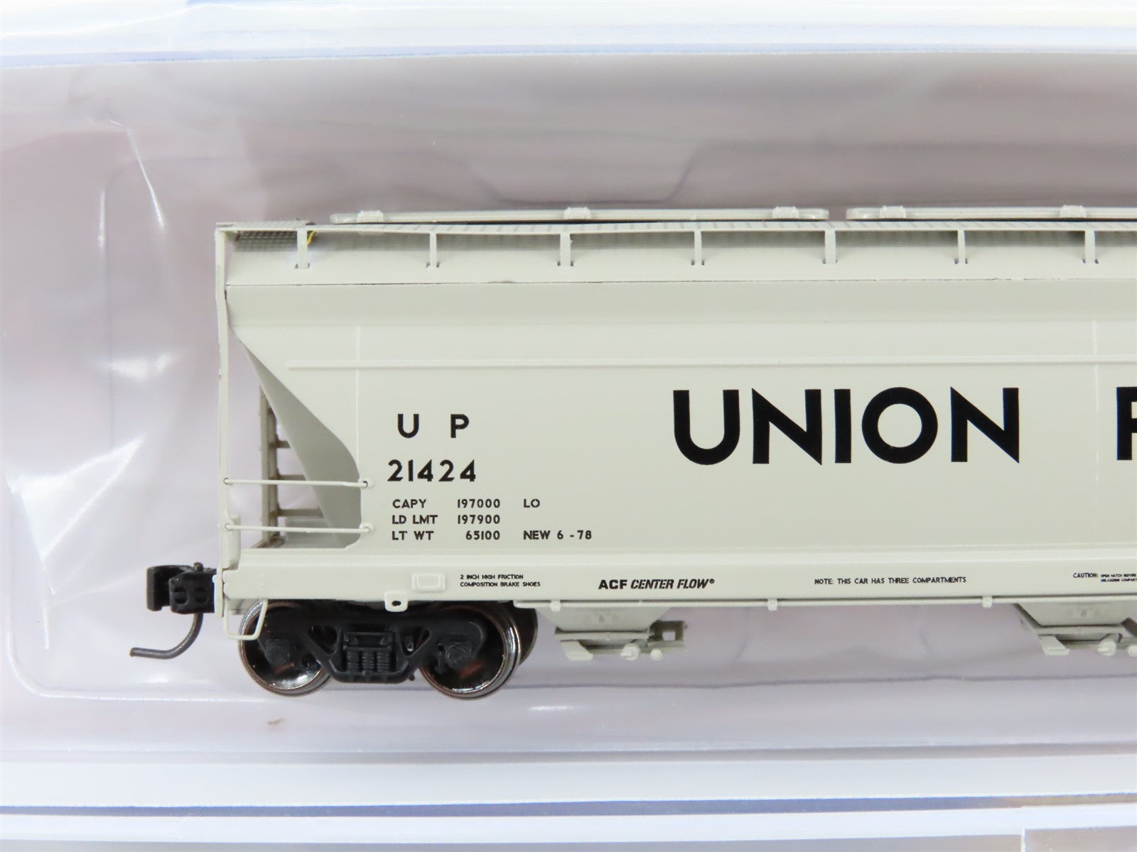 N Scale Athearn ATH7881 UP Union Pacific ACF 4600 3-Bay Covered Hopper #21424