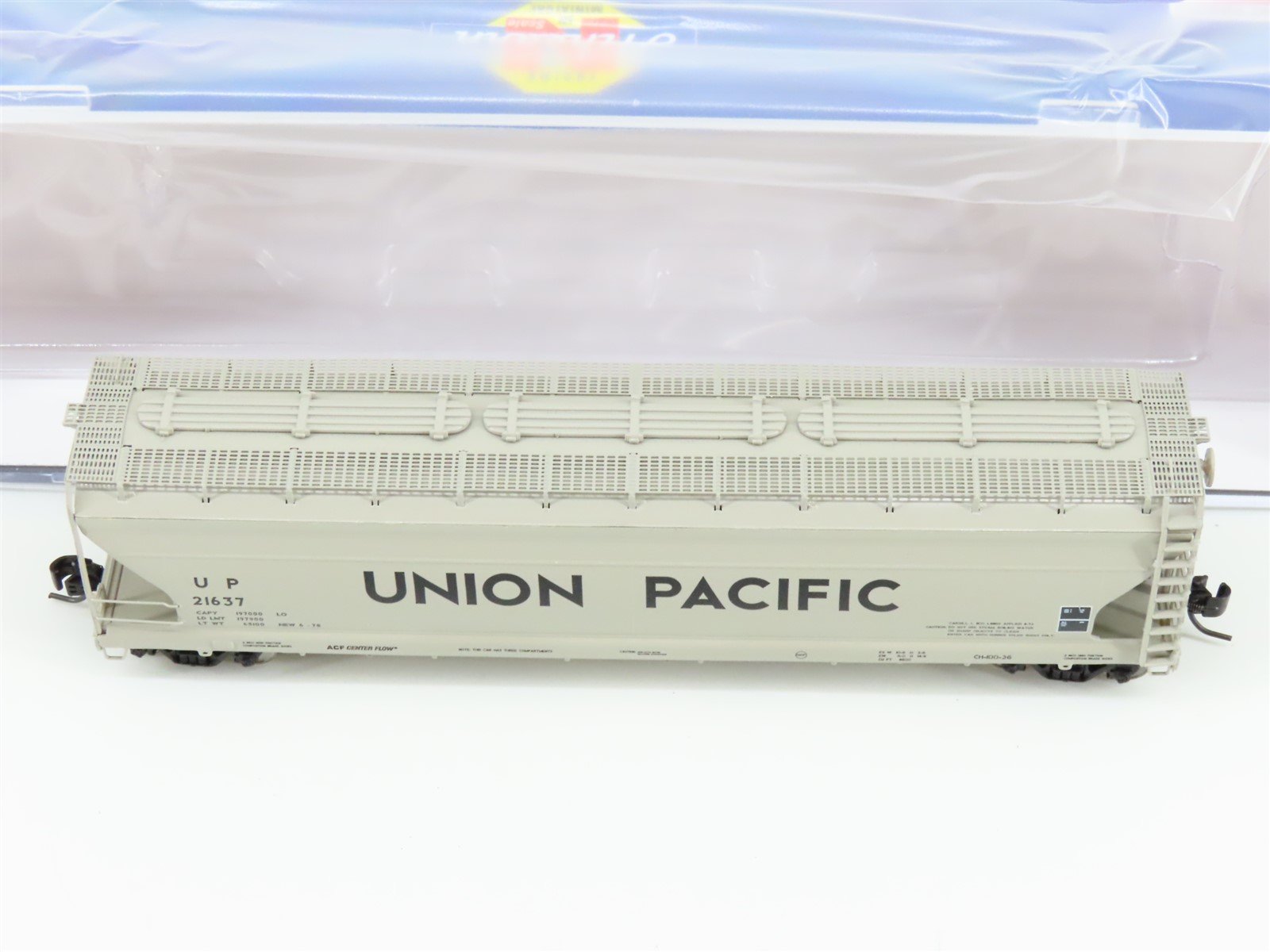 N Scale Athearn ATH7883 UP Union Pacific ACF 4600 3-Bay Covered Hopper #21637