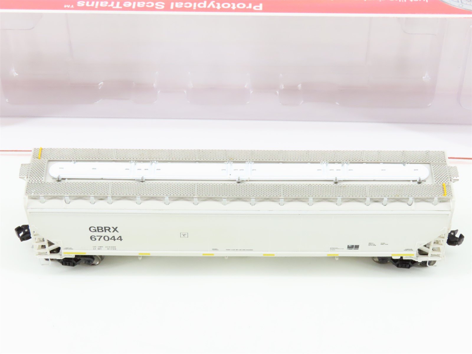 N Scaletrains.com SXT31391 GBRX Greenbrier Leasing 3-Bay Covered Hopper #67044