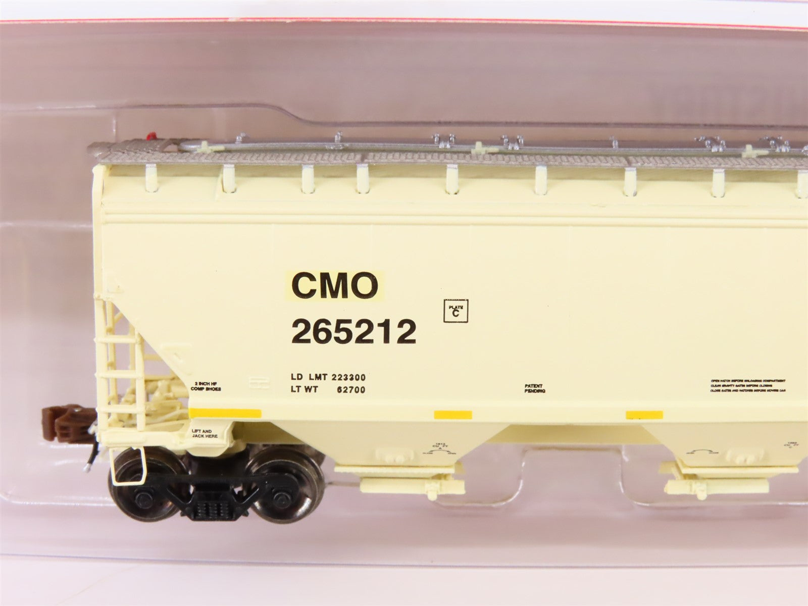 N Scaletrains.com SXT30927 CMO Union Pacific 3-Bay Covered Hopper #265212
