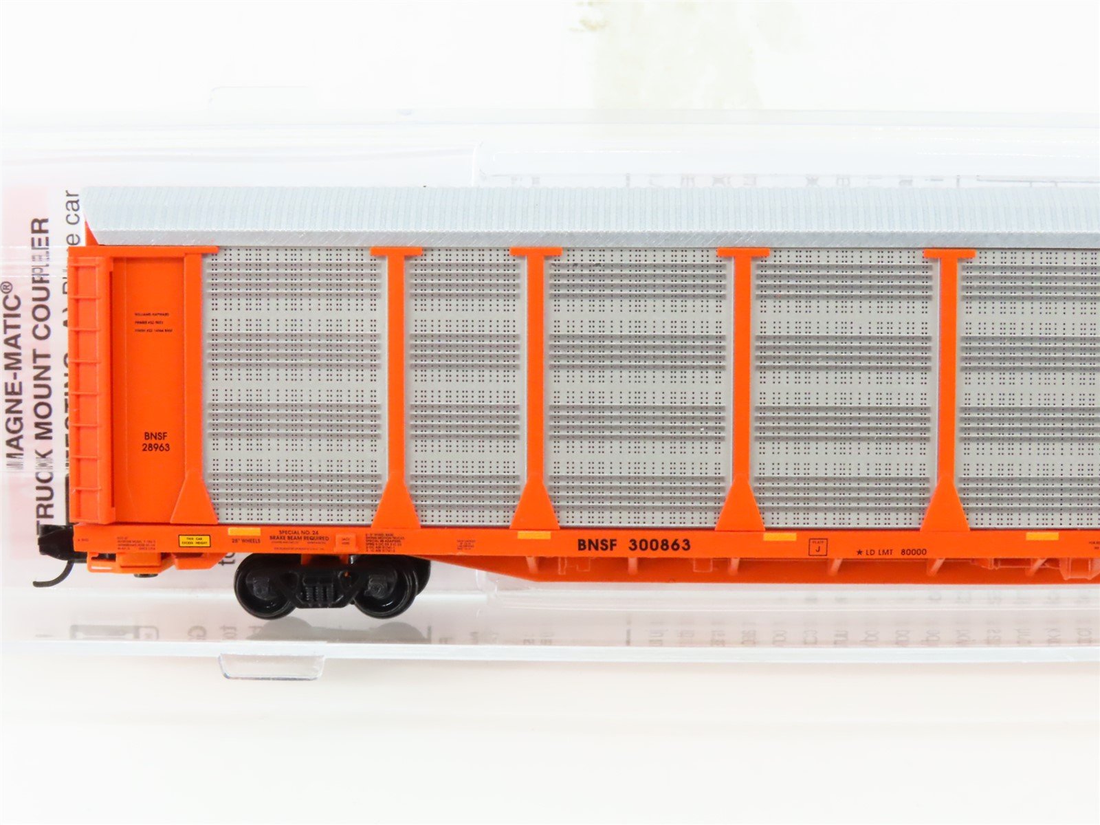 N Scale Micro-Trains MTL 11100420 BNSF 89' Tri-Level Closed Autorack #300863