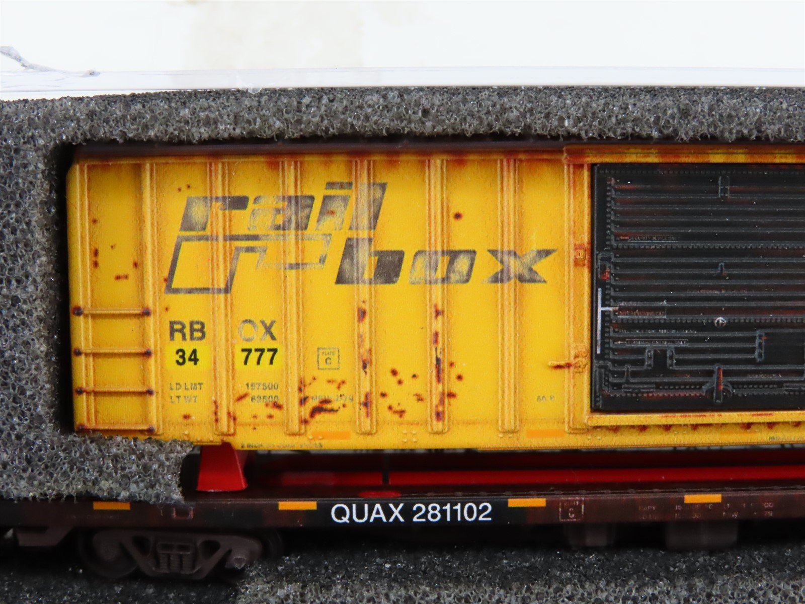 N Scale Micro-Trains MTL 07100580 QUAX Salvage 89' Flat Car #281102 w/ Boxcar