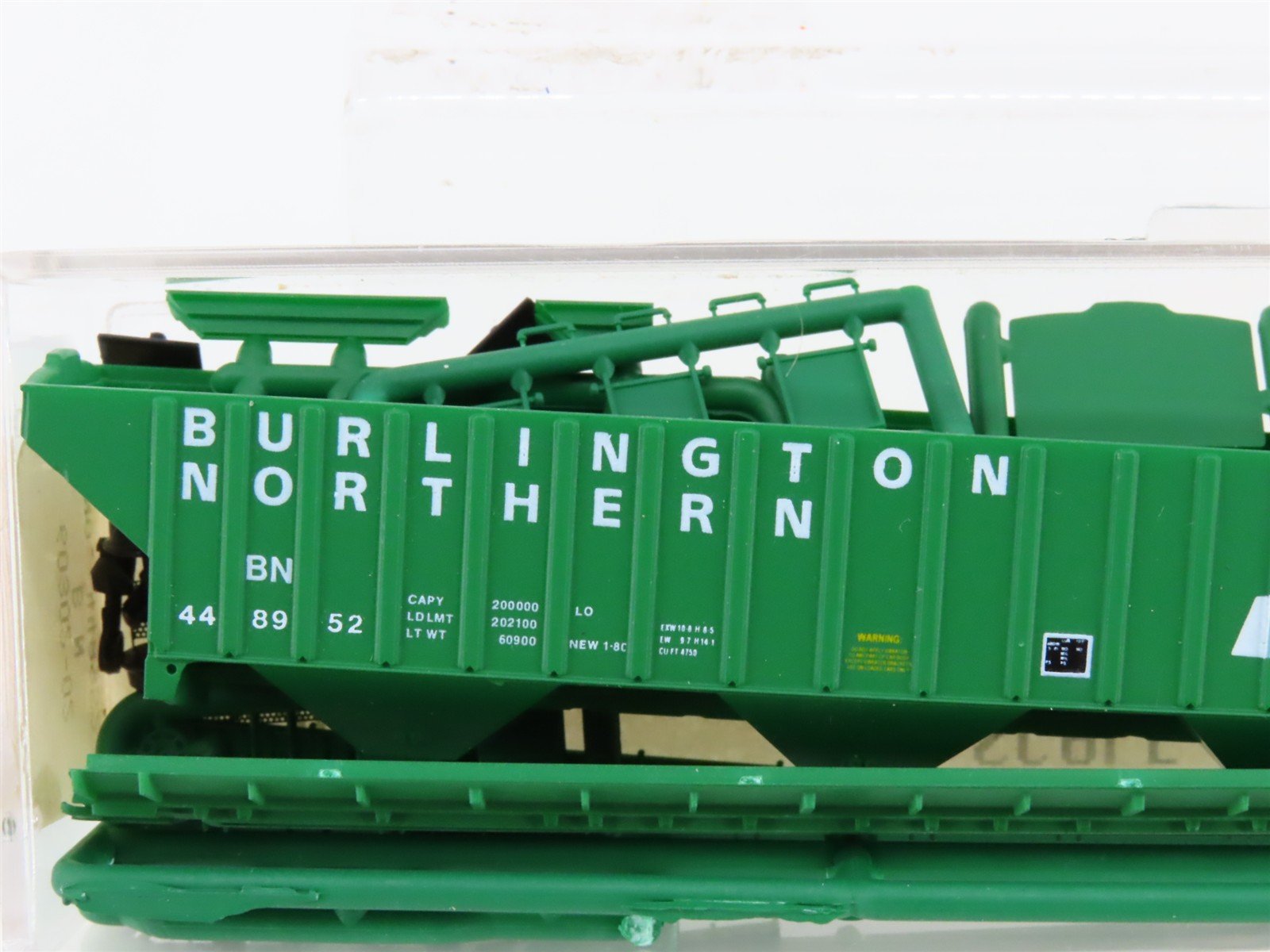 N InterMountain Kit 60302-02 BN Burlington Northern 3-Bay Covered Hopper #448952