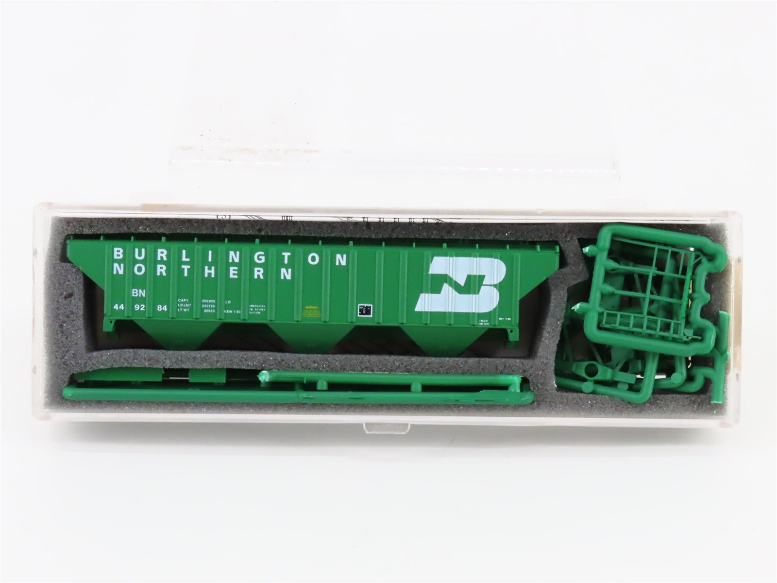 N InterMountain Kit 60302-08 BN Burlington Northern 3-Bay Covered Hopper #449284