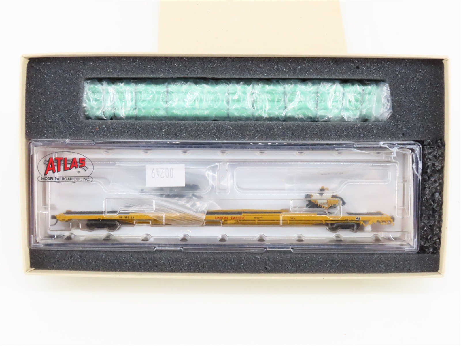 N Scale Atlas NSE ATL18-20 UP Union Pacific 89' Flat Car #983123 w/ Pipe Load