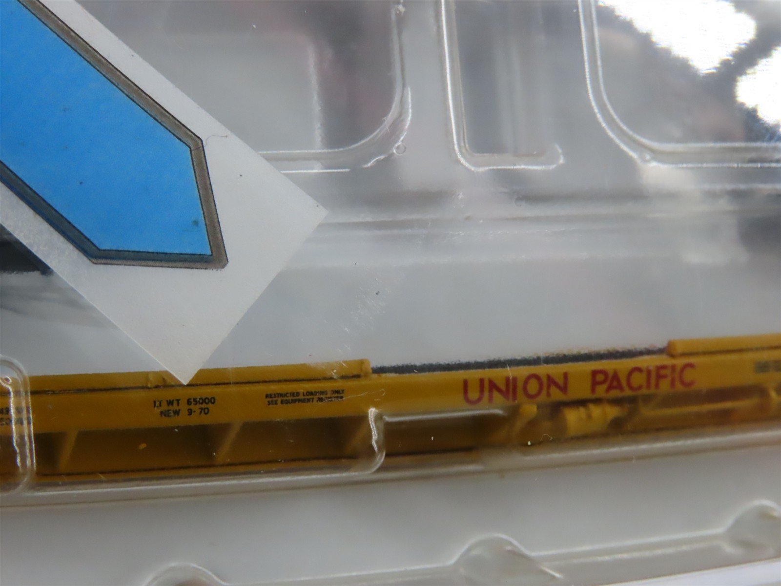 N Scale Atlas NSE ATL18-20 UP Union Pacific 89' Flat Car #983123 w/ Pipe Load