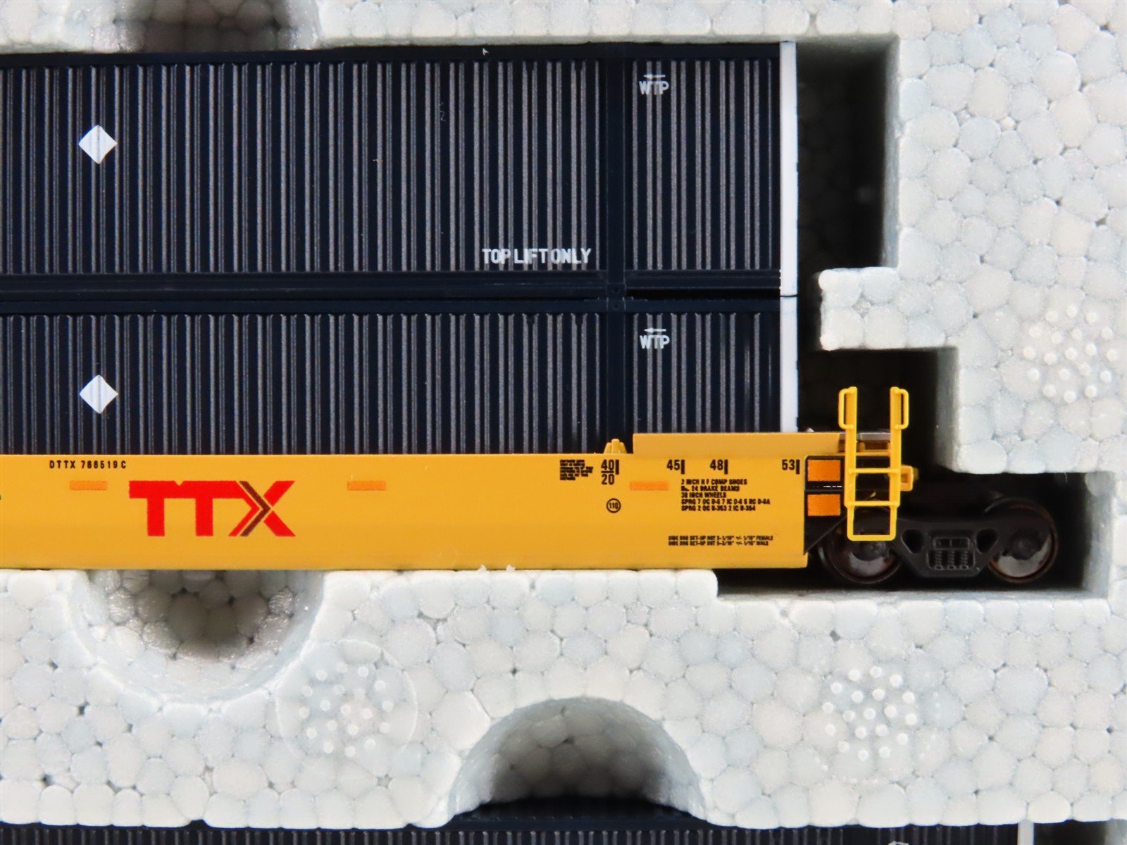 N KATO 106-6176 TTX / UMAX Gunderson MAXI-IV Articulated 3-Unit Well Car w/ Load