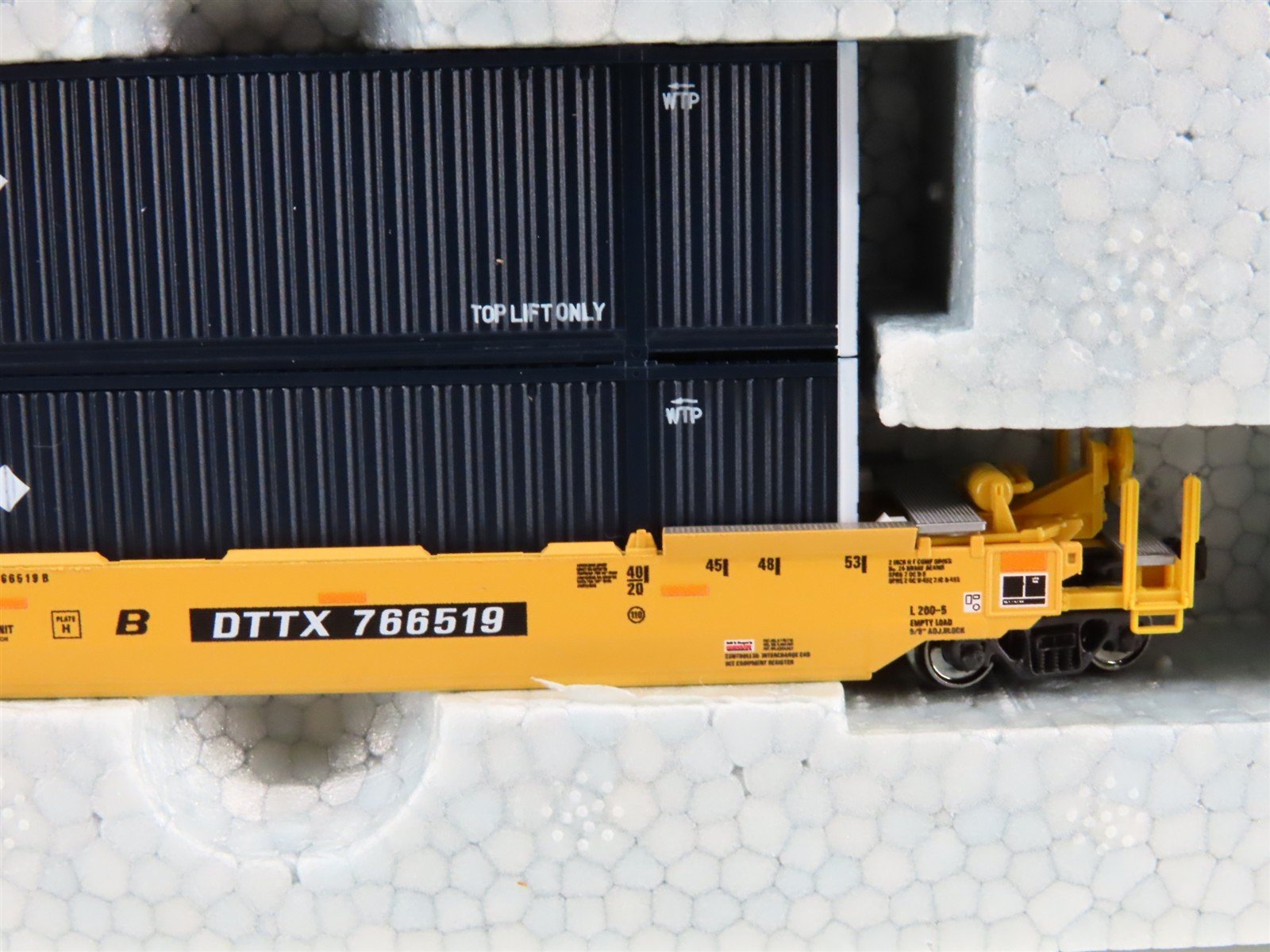N KATO 106-6176 TTX / UMAX Gunderson MAXI-IV Articulated 3-Unit Well Car w/ Load
